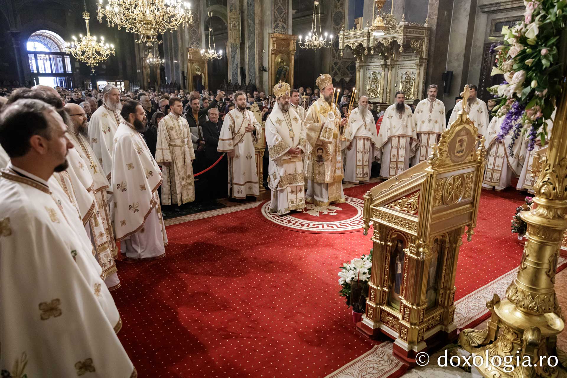 Doi ierarhi au slujit astăzi Sfânta Liturghie la Iași, în a cincea zi a pelerinajului / Foto: Oana Nechifor Doi ierarhi au slujit astăzi Sfânta Liturghie la Iași, în a cincea zi a pelerinajului