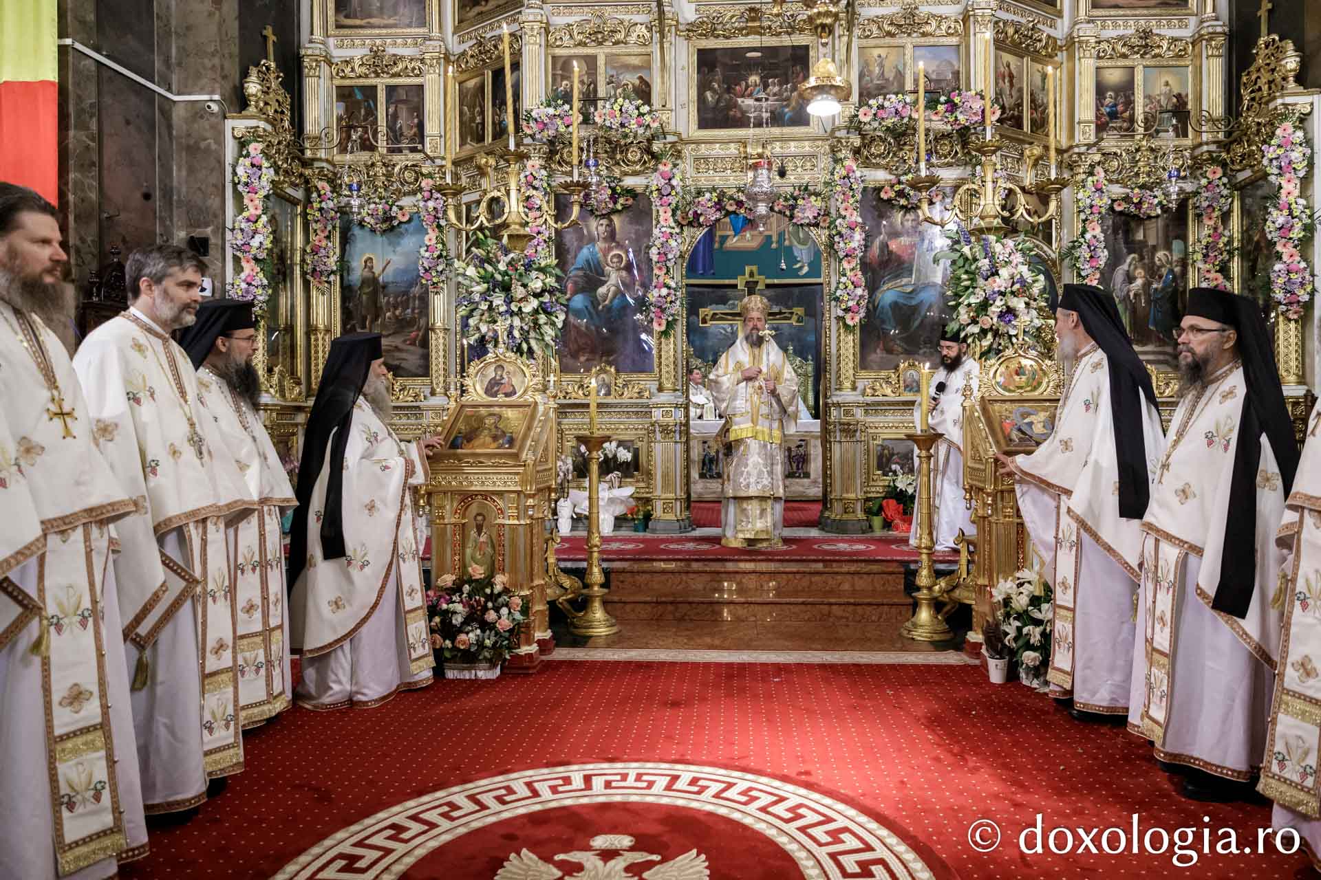 Doi ierarhi au slujit astăzi Sfânta Liturghie la Iași, în a cincea zi a pelerinajului