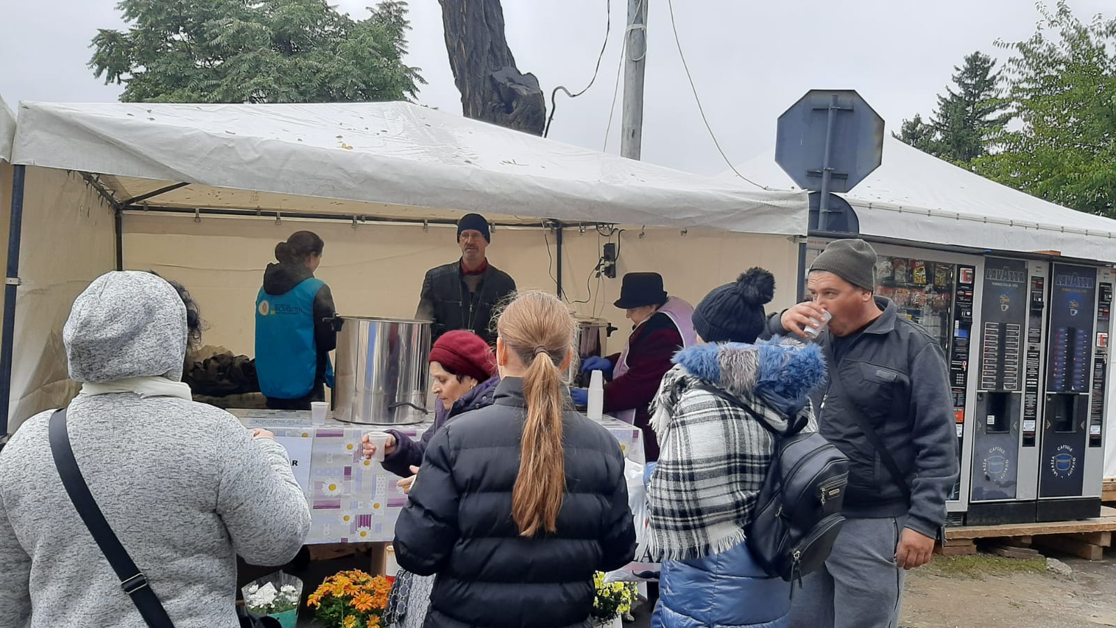 Un ceai cald, o formă de dragoste pentru pelerini