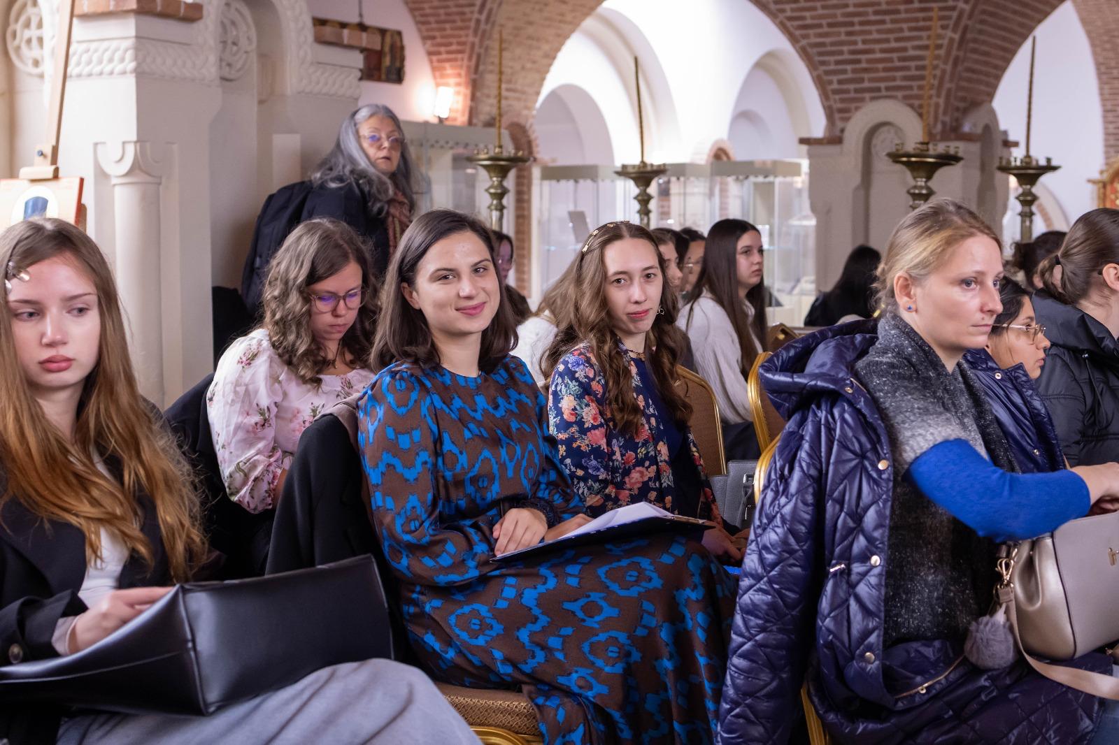 Dialog interdisciplinar despre vulnerabilitățile umane contemporane la Conferința Studențească de Asistență Socială de la Iași