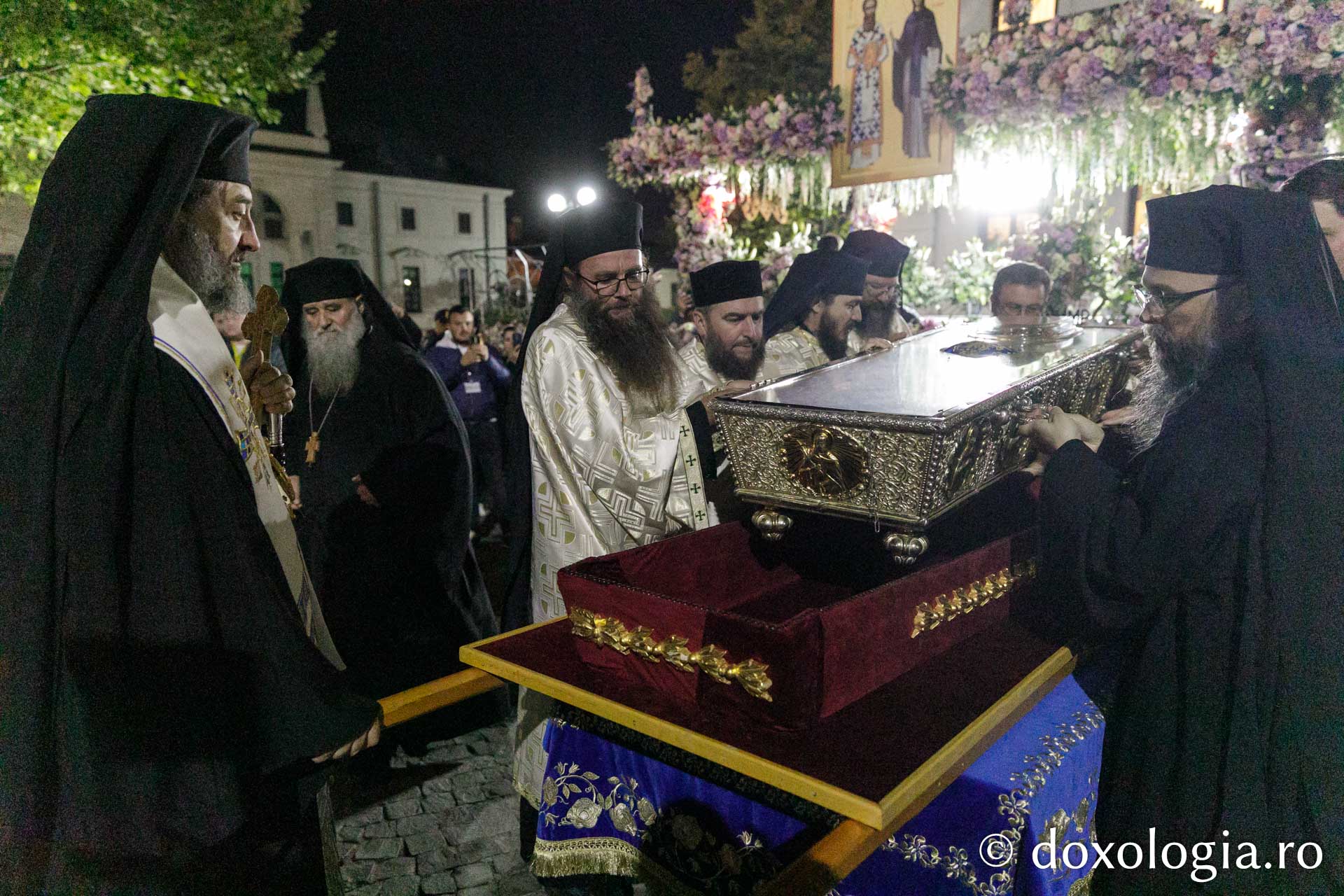 Sfintele moaște ale Cuvioasei Parascheva au fost reașezate în Catedrala Mitropolitană din Iași