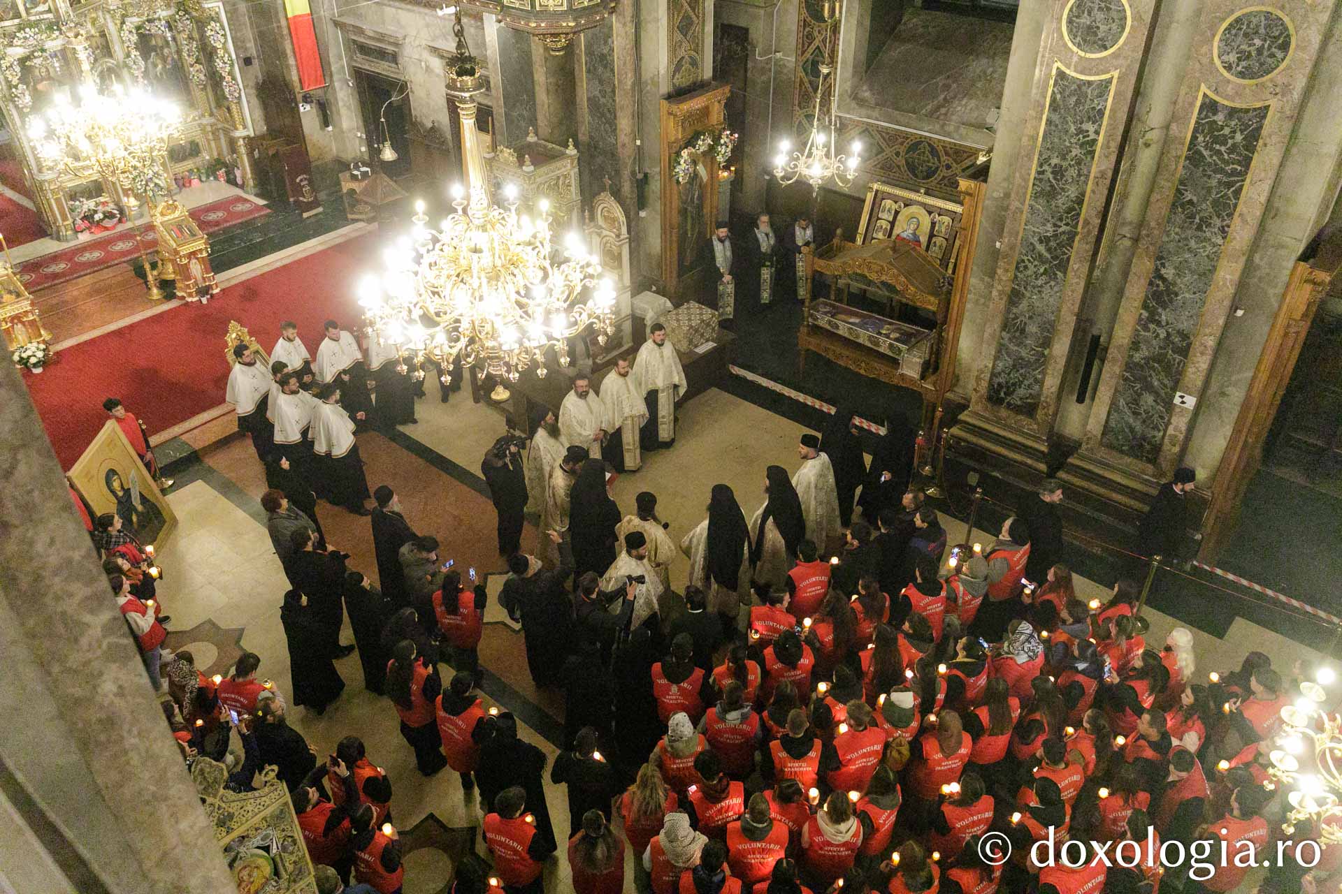 Sfintele moaște ale Cuvioasei Parascheva au fost reașezate în Catedrala Mitropolitană din Iași