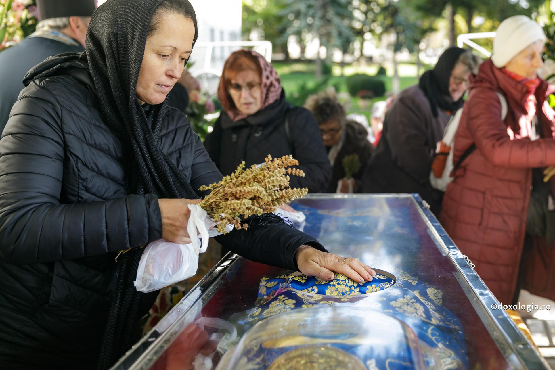 Pelerin la Sfintei Parascheva / Foto: Silviu Cluci