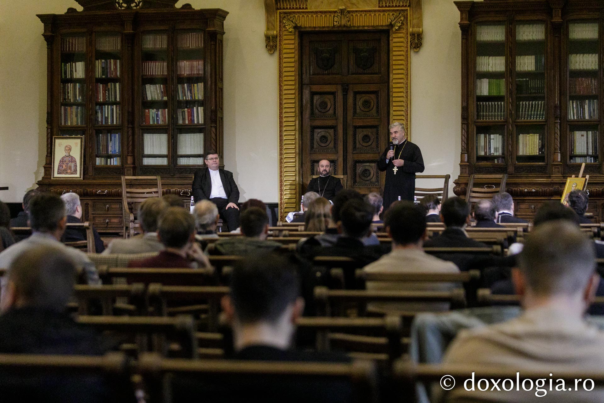 Conferință internațională despre teologia Sfântului Preot Mărturisitor Dumitru Stăniloae la Facultatea de Teologie din Iași / Foto: pr. Silviu Cluci Conferință internațională despre teologia Sfântului Preot Mărturisitor Dumitru Stăniloae la Facultatea de Teologie din Iași