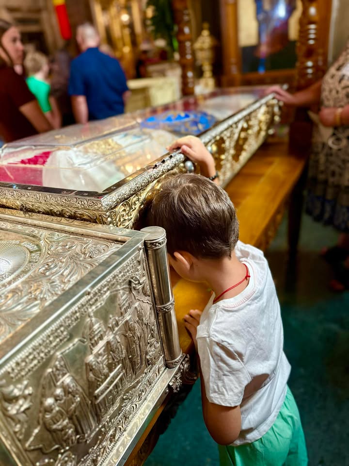 După nouă ani de așteptare, am reușit să avem un băiețel prin mijlocirea Sfintei Parascheva