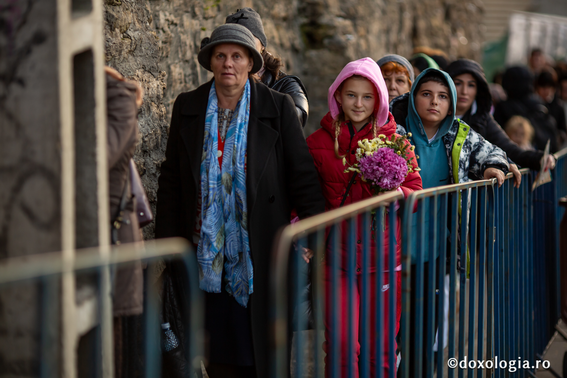 Primii pași în taina rugăciunii – copii la hramul Sfintei Parascheva / Foto: Claudiu Pântea (Foto) Primii pași în taina rugăciunii – copii la hramul Sfintei Parascheva