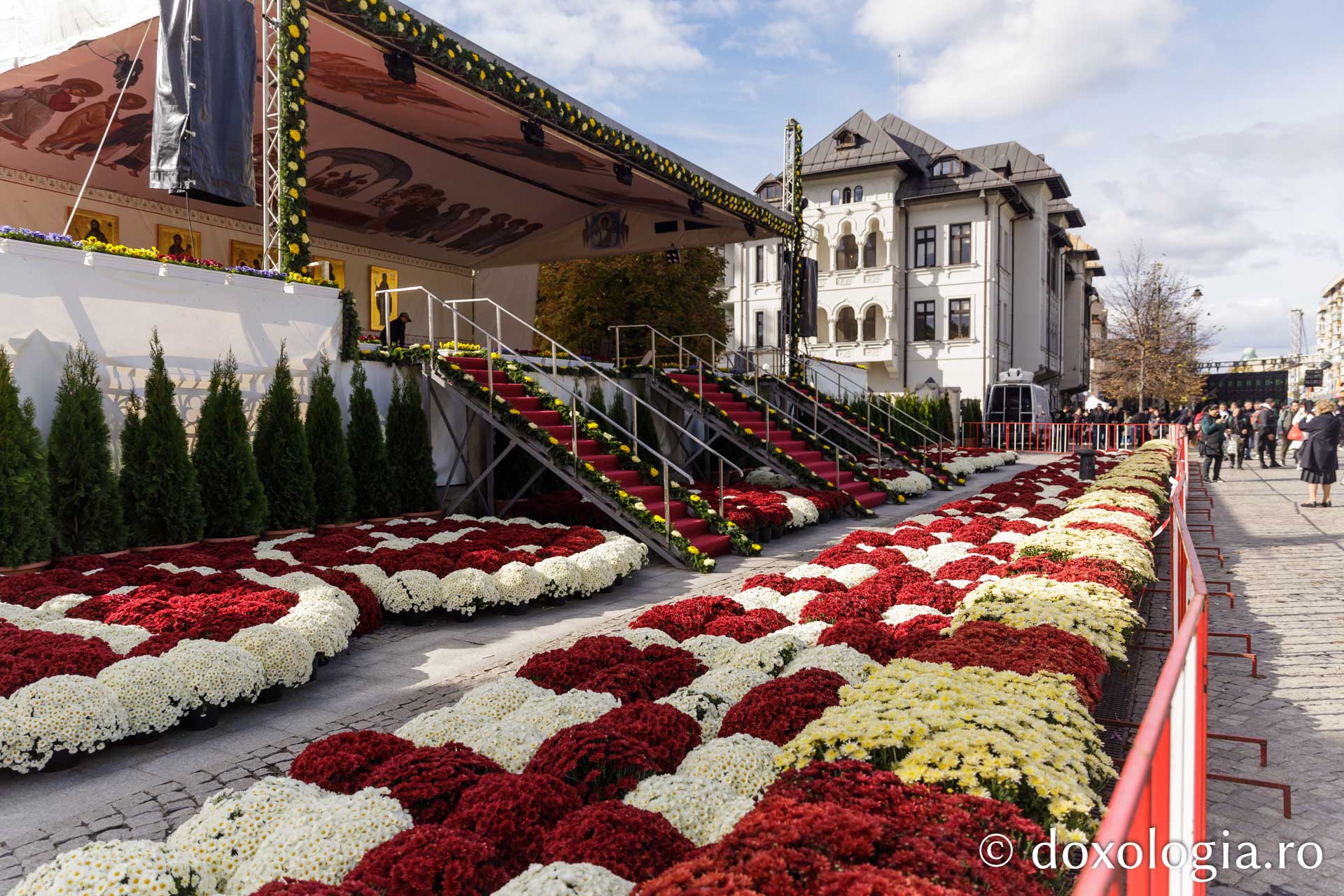 Florile Sfintei Parascheva – jertfă de frumusețe și credință, în lumina Sfântului Grigorie Palama / Foto: pr. Silviu Cluci Florile Sfintei Parascheva – jertfă de frumusețe și credință, în lumina Sfântului Grigorie Palama