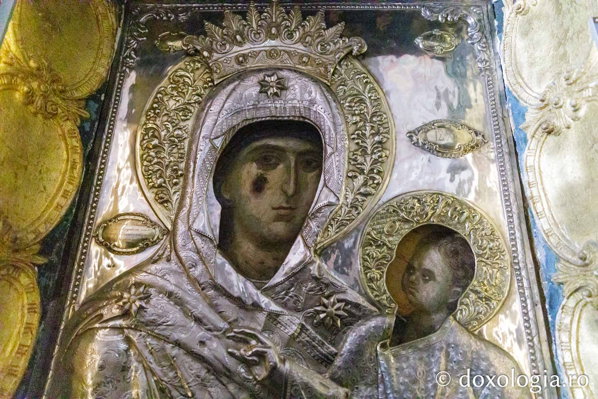 Icoana Maicii Domnului Esfagmeni (Înjunghiata) de la Mănăstirea Vatoped / Foto: pr. Silviu Cluci Icoana Maicii Domnului Esfagmeni (Înjunghiata) de la Mănăstirea Vatoped