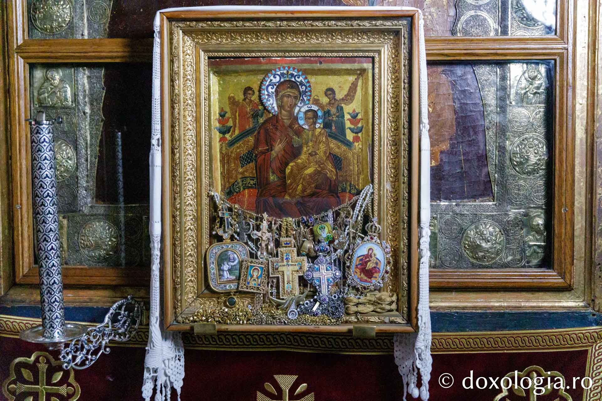 Icoana Maicii Domnului Pantanassa de la Mănăstirea Vatoped / Foto: pr. Silviu Cluci Icoana Maicii Domnului „Pantanassa” de la Mănăstirea Vatoped