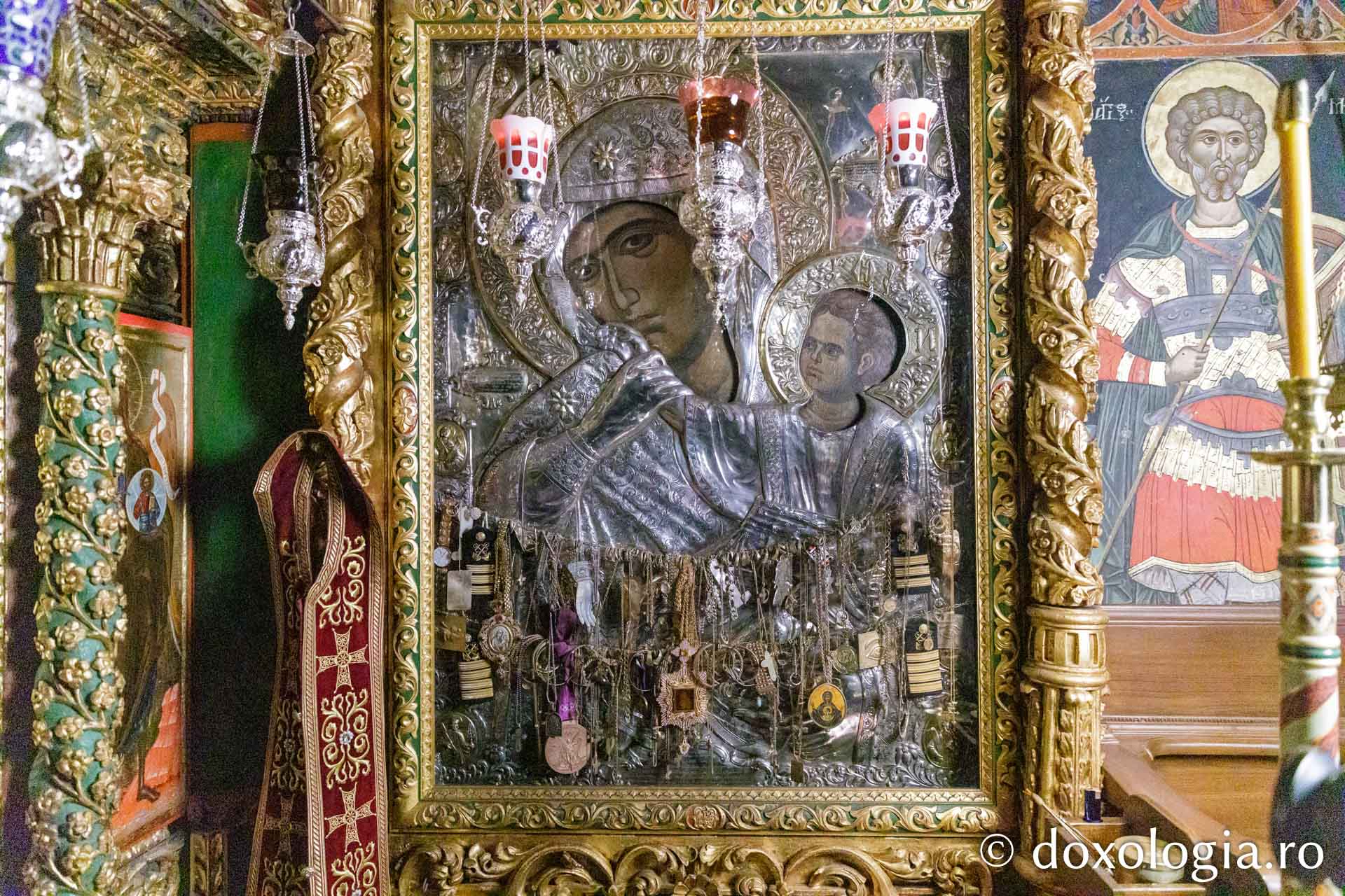 Icoana Maicii Domnului Paramythía (Mângâietoarea) / Foto: pr. Silviu Cluci Icoana Maicii Domnului Paramythía (Mângâietoarea)