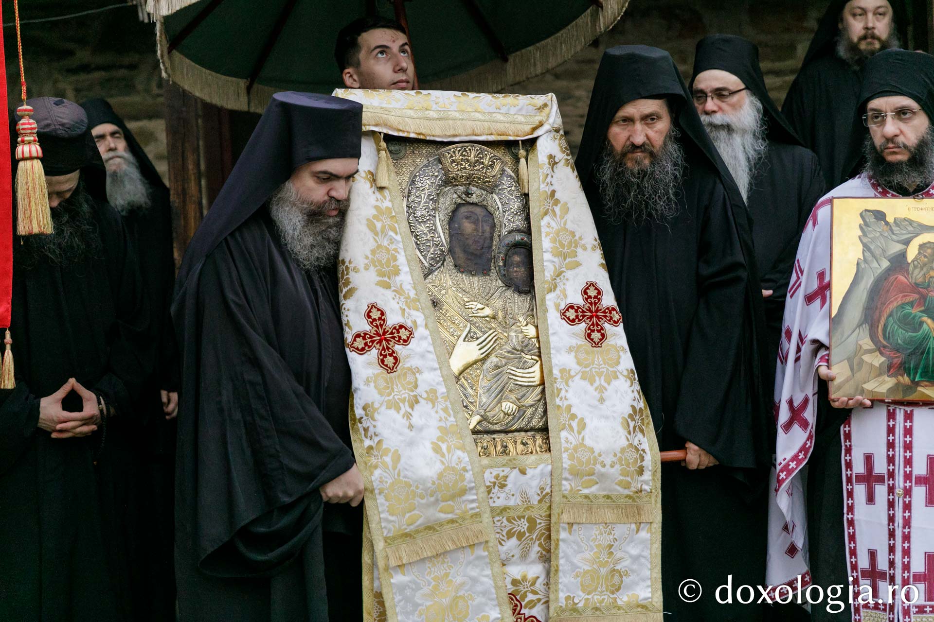 Icoana Maicii Domnului Vimatarissa / Foto: pr. Silviu Cluci Icoana Maicii Domnului Vimatarissa (Altarița) de la Mănăstirea Vatoped