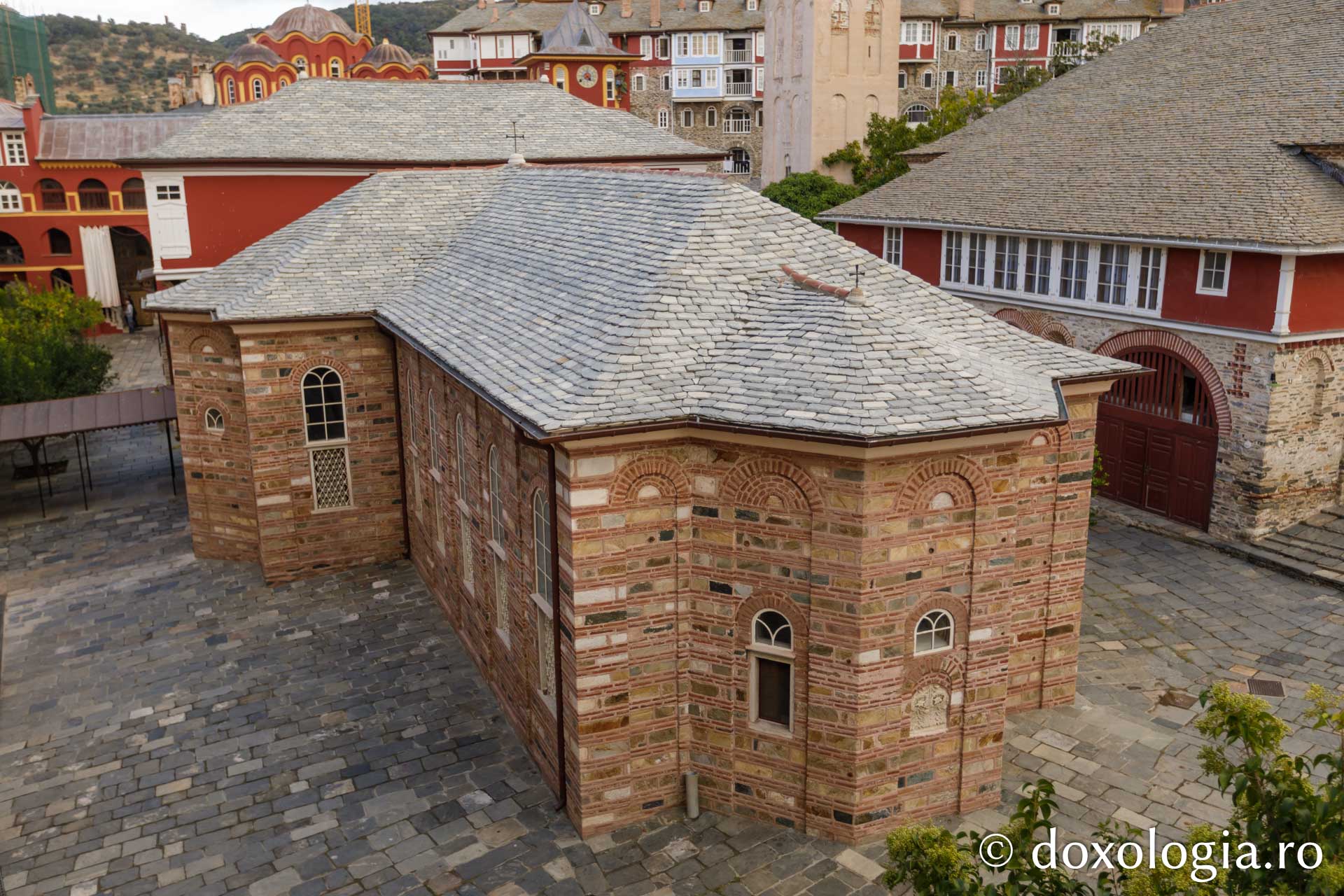 Trapeza Mănăstirii Vatoped / Foto: Pr. Silviu Cluci Trapeza Mănăstirii Vatoped