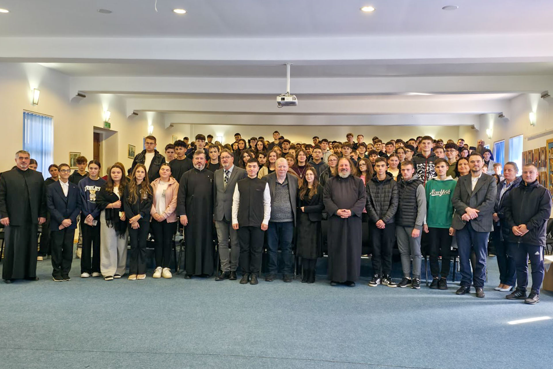 Nepotul Sfântului Dumitru Stăniloae, întâlnire cu seminariștii de la Neamț Nepotul Sfântului Dumitru Stăniloae, întâlnire cu seminariștii de la Neamț