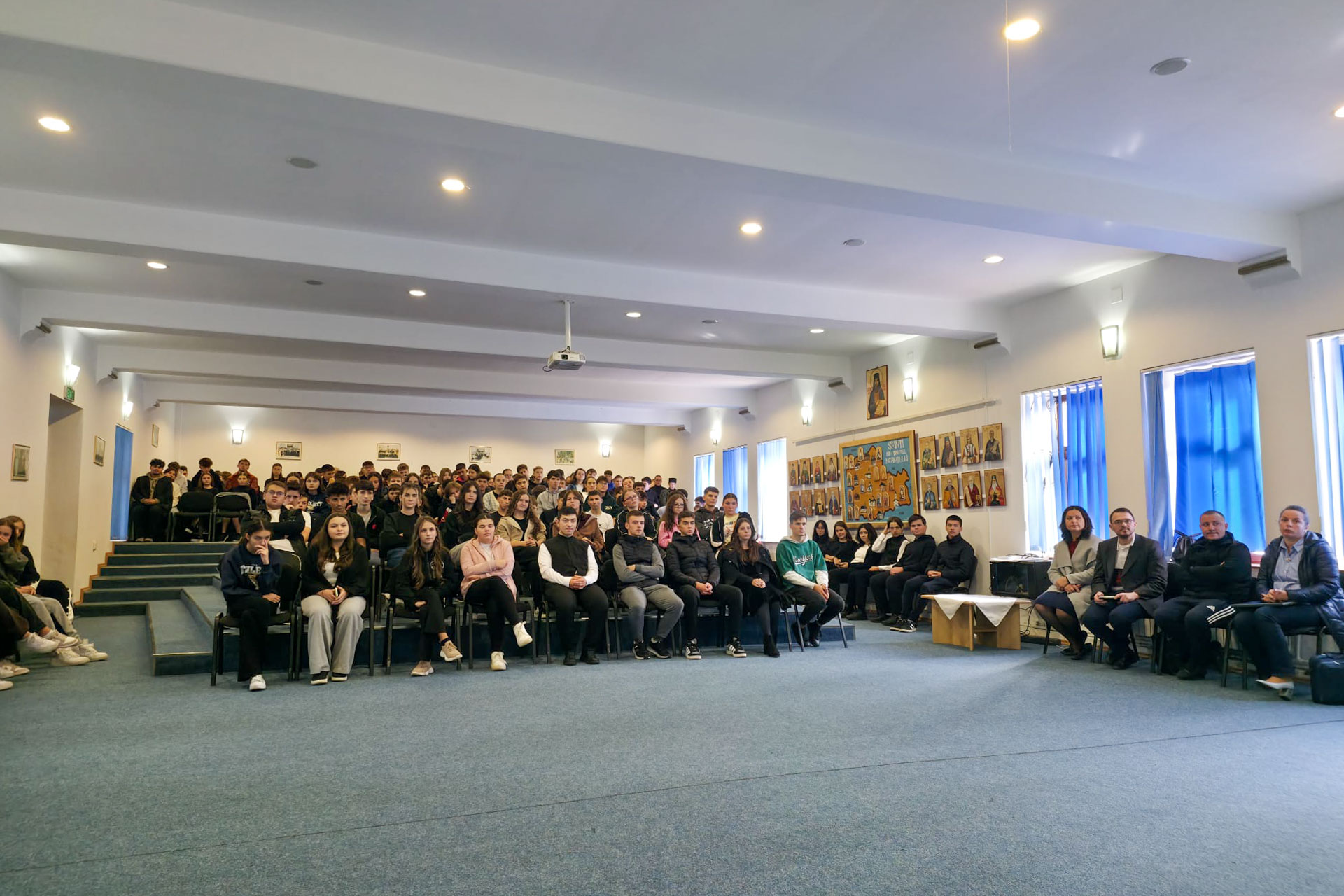 Nepotul Sfântului Dumitru Stăniloae, întâlnire cu seminariștii de la Neamț