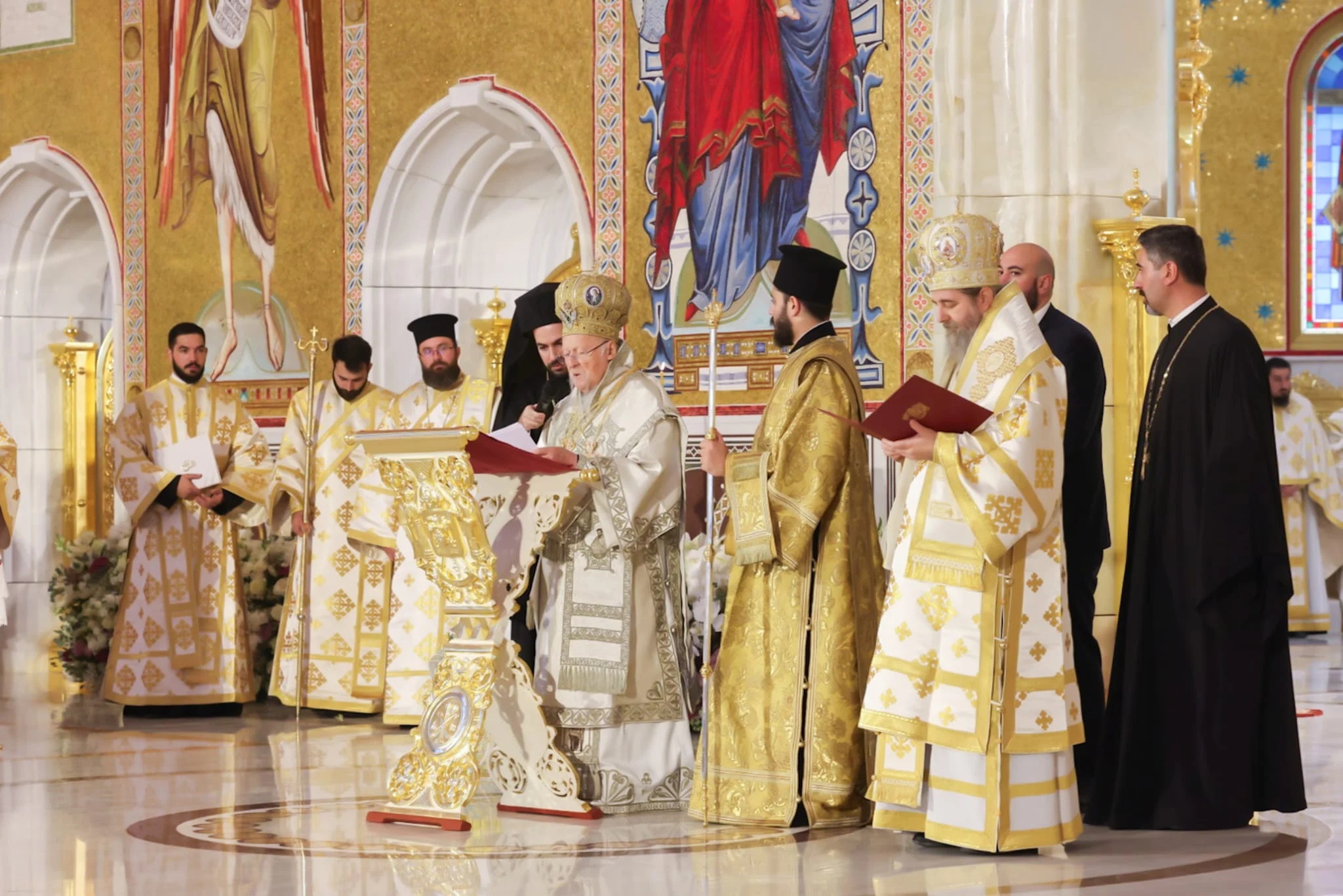 Patriarhul Ecumenic Bartolomeu I și Patriarhul Daniel au sfințit pictura în mozaic a Catedralei Naționale / Foto: Basilica.ro - Mircea Florescu Patriarhul Ecumenic Bartolomeu I și Patriarhul Daniel au sfințit pictura în mozaic a Catedralei Naționale