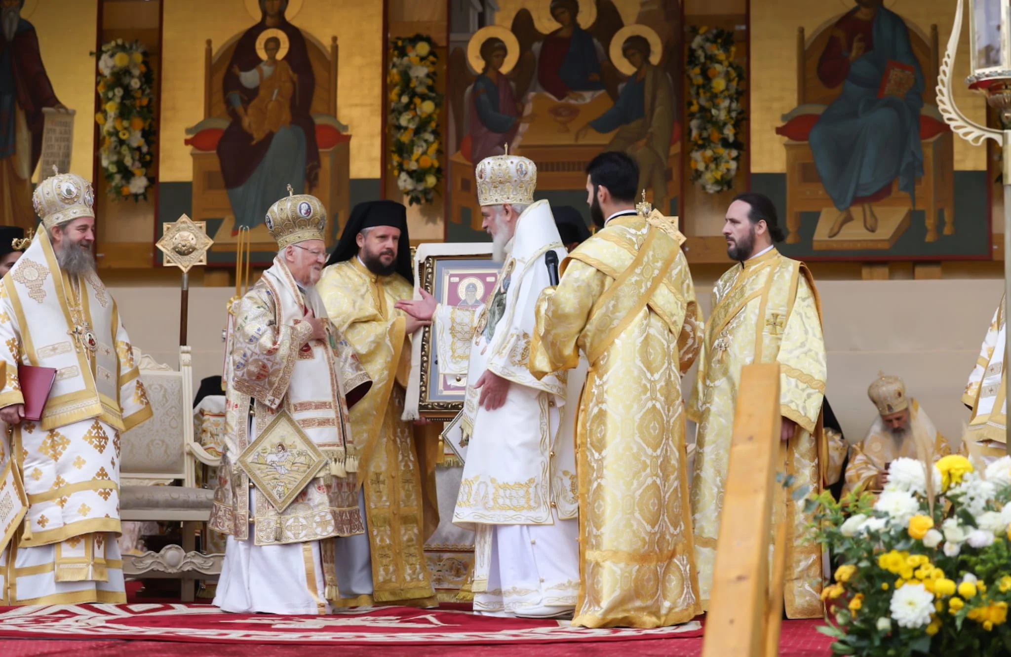 Patriarhul Ecumenic Bartolomeu I și Patriarhul Daniel au săvârșit Sfânta Liturghie la București, în cinstea Sfântului Dimitrie cel Nou / Foto: Basilica.ro - Mircea Florescu Patriarhul Ecumenic Bartolomeu I și Patriarhul Daniel au săvârșit Sfânta Liturghie la București, în cinstea Sfântului Dimitrie cel Nou