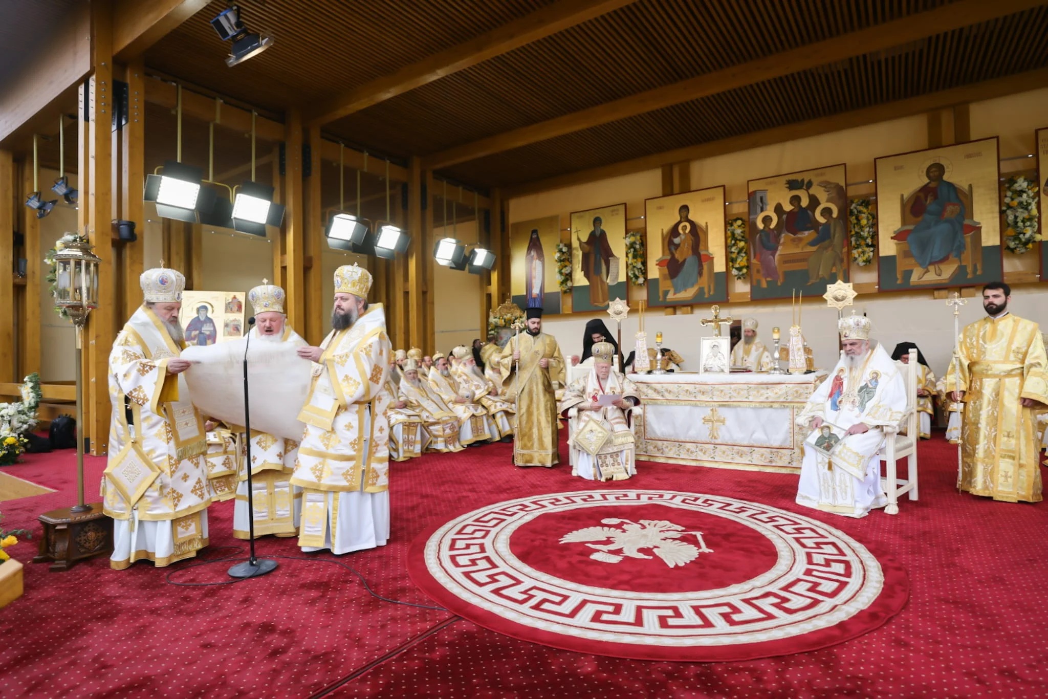 Patriarhul Ecumenic Bartolomeu I și Patriarhul Daniel au săvârșit Sfânta Liturghie la București, în cinstea Sfântului Dimitrie cel Nou / Foto: Basilica.ro - Mircea Florescu Patriarhul Ecumenic Bartolomeu I și Patriarhul Daniel au săvârșit Sfânta Liturghie la București, în cinstea Sfântului Dimitrie cel Nou