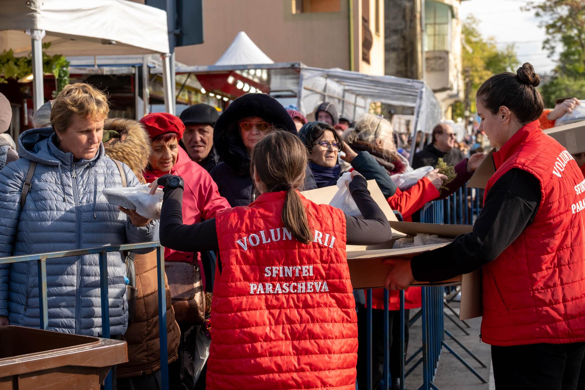 Peste 300.000 de pelerini la Iași și o mare de fapte bune: bilanțul milosteniei la Hramul Sfintei Cuvioase Parascheva 2025 Peste 300.000 de pelerini la Iași și o mare de fapte bune: bilanțul milosteniei la Hramul Sfintei Cuvioase Parascheva 2025