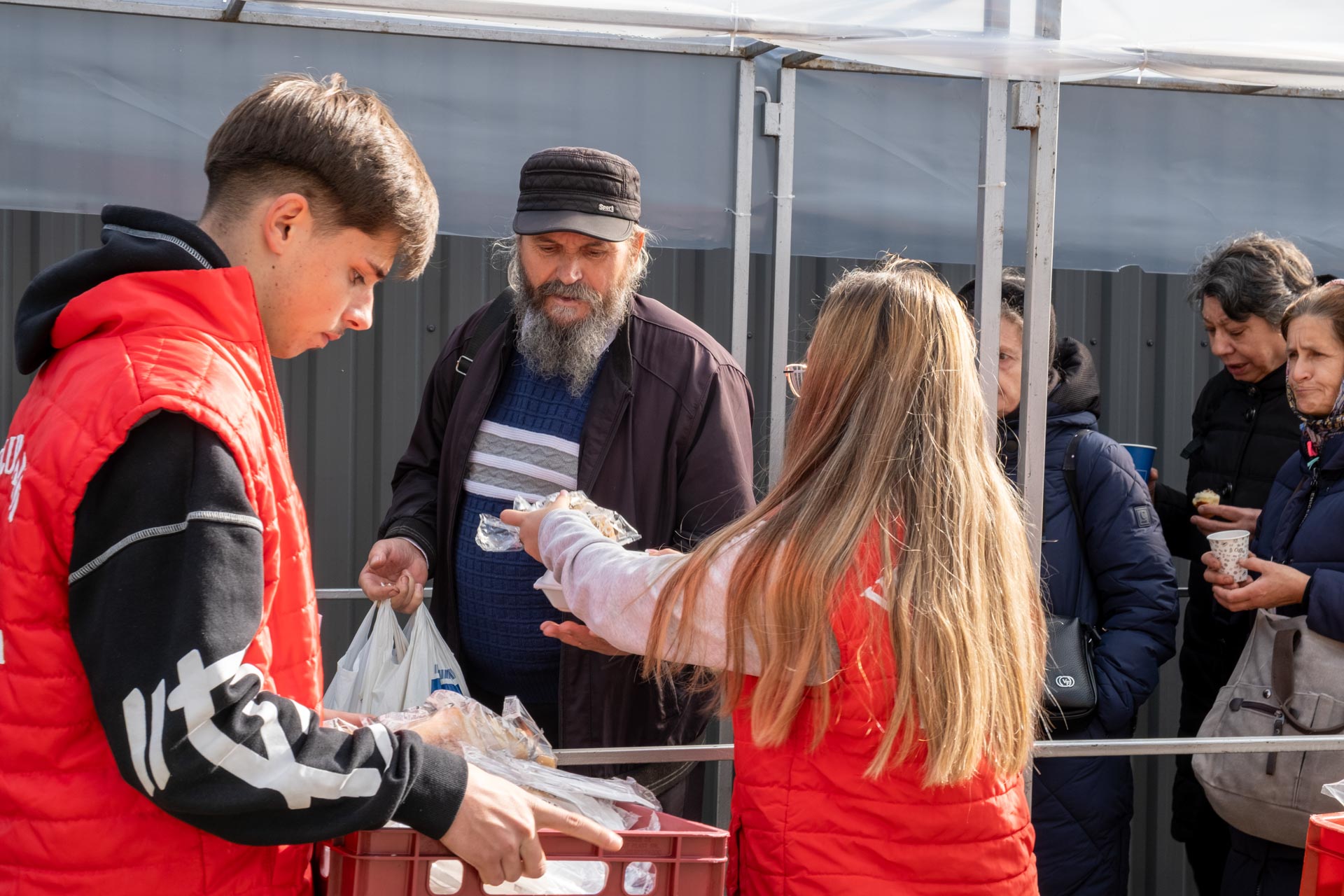 Peste 300.000 de pelerini la Iași și o mare de fapte bune: bilanțul milosteniei la Hramul Sfintei Cuvioase Parascheva 2025 Peste 300.000 de pelerini la Iași și o mare de fapte bune: bilanțul milosteniei la Hramul Sfintei Cuvioase Parascheva 2025