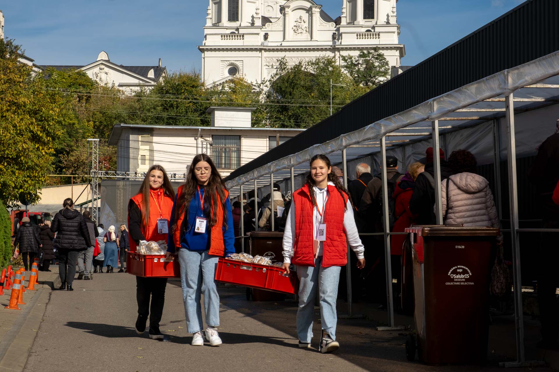 Peste 300.000 de pelerini la Iași și o mare de fapte bune: bilanțul milosteniei la Hramul Sfintei Cuvioase Parascheva 2025 Peste 300.000 de pelerini la Iași și o mare de fapte bune: bilanțul milosteniei la Hramul Sfintei Cuvioase Parascheva 2025