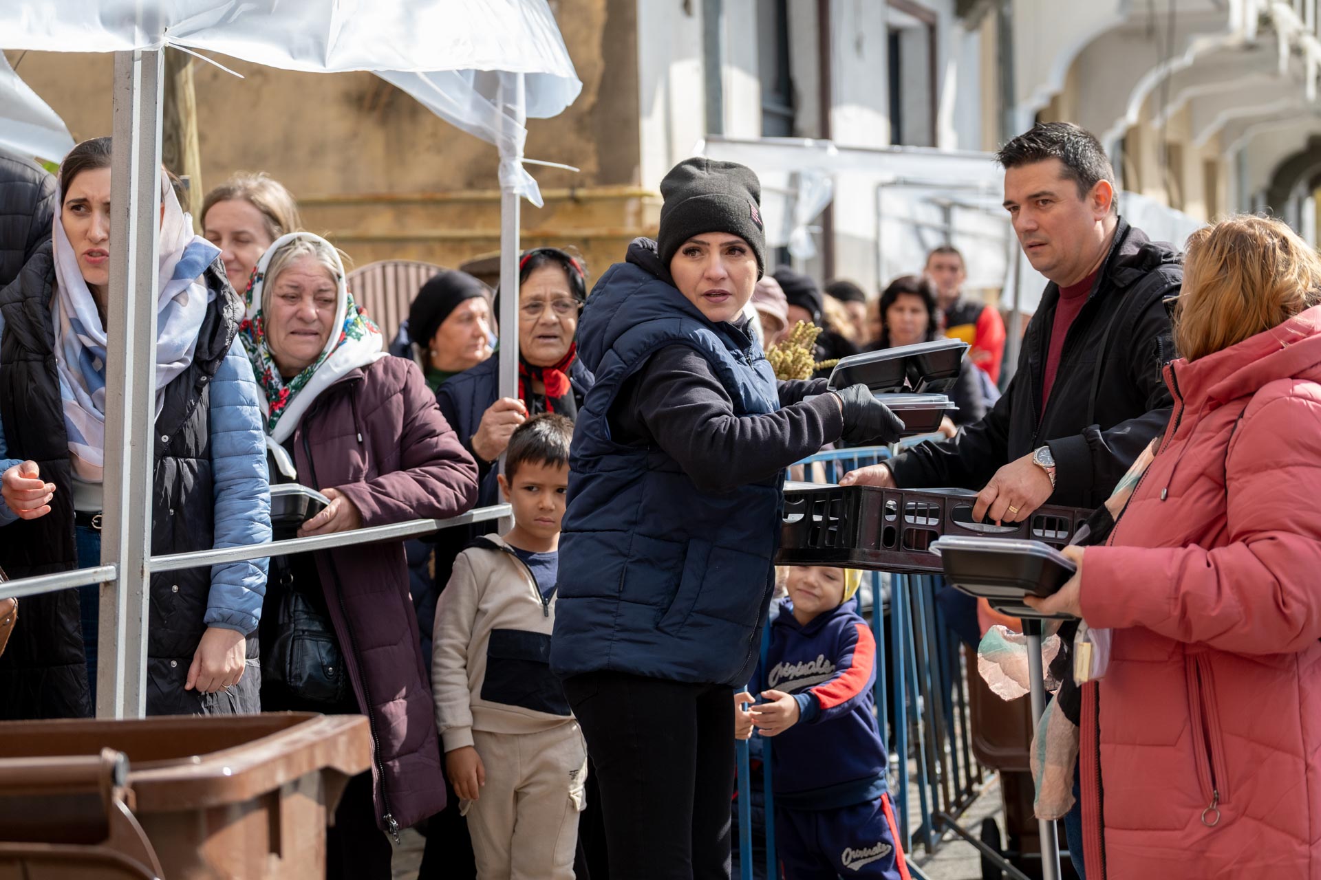 Peste 300.000 de pelerini la Iași și o mare de fapte bune: bilanțul milosteniei la Hramul Sfintei Cuvioase Parascheva 2025 Peste 300.000 de pelerini la Iași și o mare de fapte bune: bilanțul milosteniei la Hramul Sfintei Cuvioase Parascheva 2025