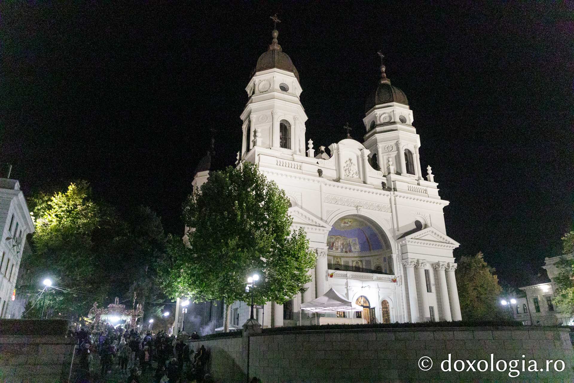 Slujba de priveghere în cinstea Sfintei Cuvioase Parascheva la Catedrala Mitropolitană din Iași / Foto: pr. Silviu Cluci Slujba de priveghere în cinstea Sfintei Cuvioase Parascheva la Catedrala Mitropolitană din Iași