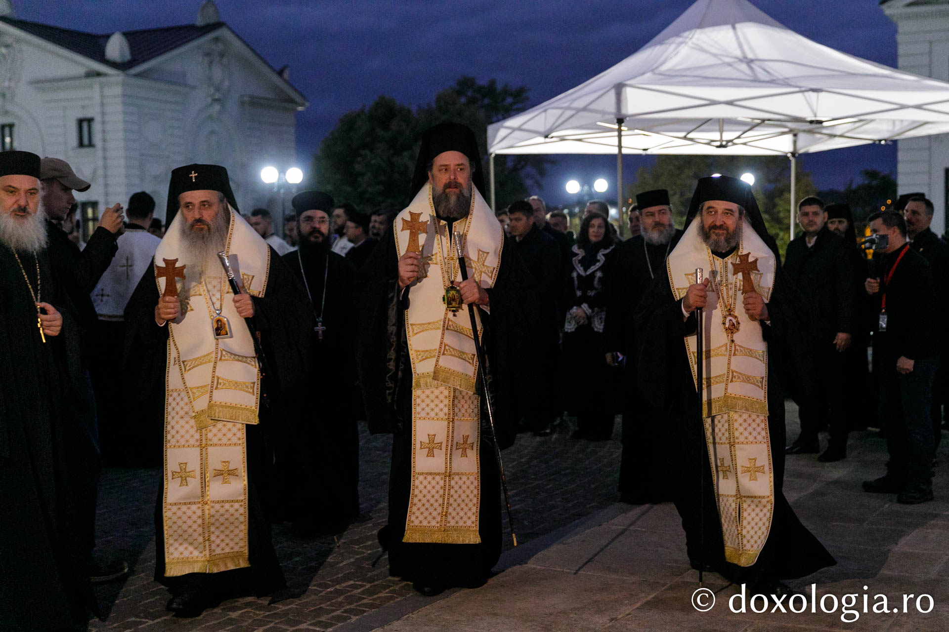 Cetatea Iașilor în sărbătoare: Sfânta Parascheva și Sfântul Grigorie Palama, purtați în rugăciune pe „Calea Sfinților”