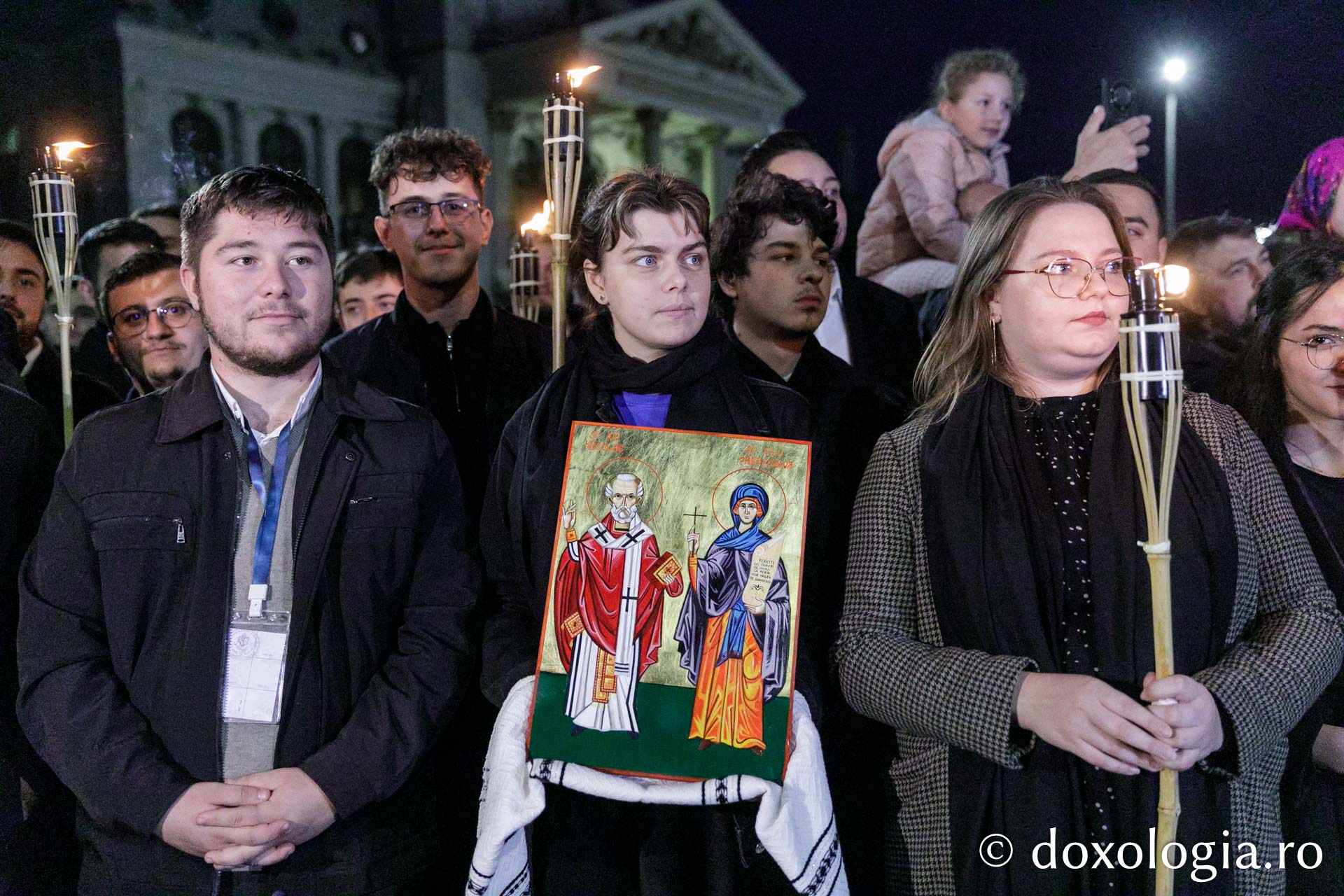 Cetatea Iașilor în sărbătoare: Sfânta Parascheva și Sfântul Grigorie Palama, purtați în rugăciune pe „Calea Sfinților”