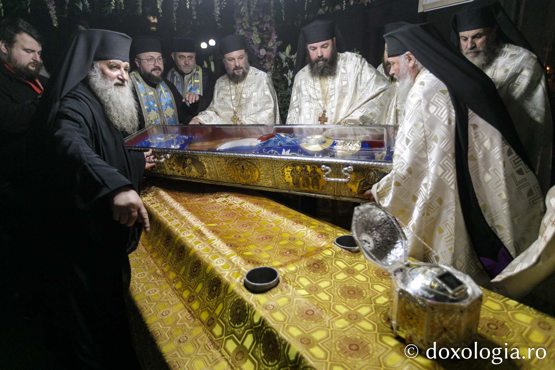 Cetatea Iașilor în sărbătoare: Sfânta Parascheva și Sfântul Grigorie Palama, purtați în rugăciune pe „Calea Sfinților”