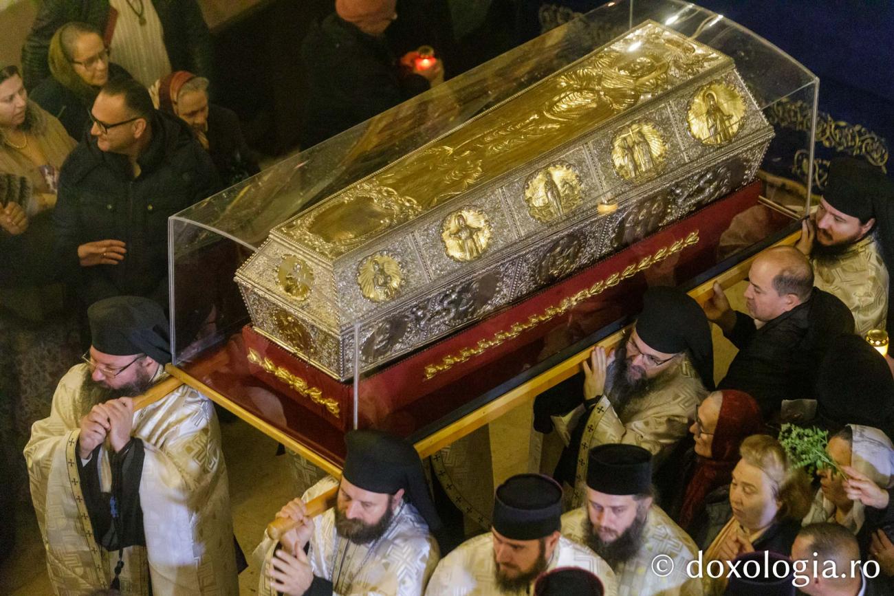 A început Hramul Iașului: Sfânta Cuvioasă Parascheva, așezată în baldachin pentru pelerini