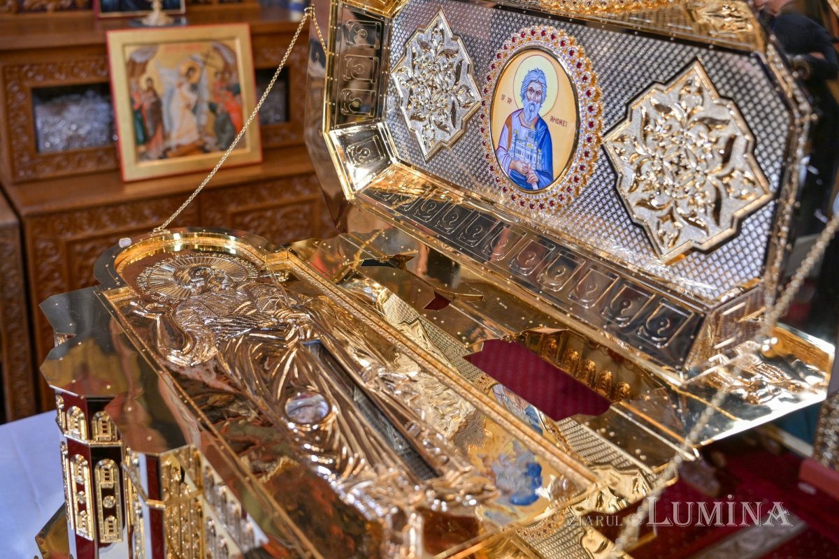 Patriarhul României a sfințit o raclă pentru moaștele Sfântului Apostol Andrei
