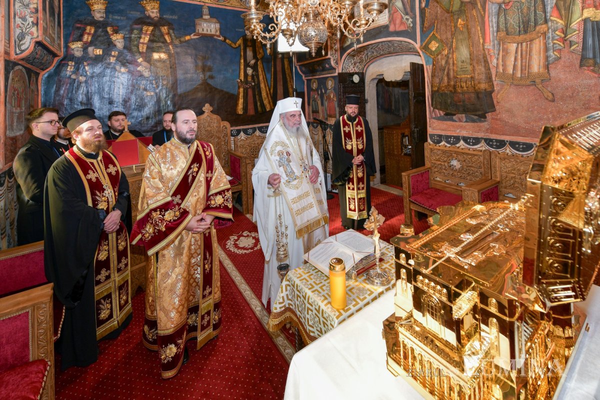 Foto: Ziarul Lumina Patriarhul României a sfințit o raclă pentru moaștele Sfântului Apostol Andrei