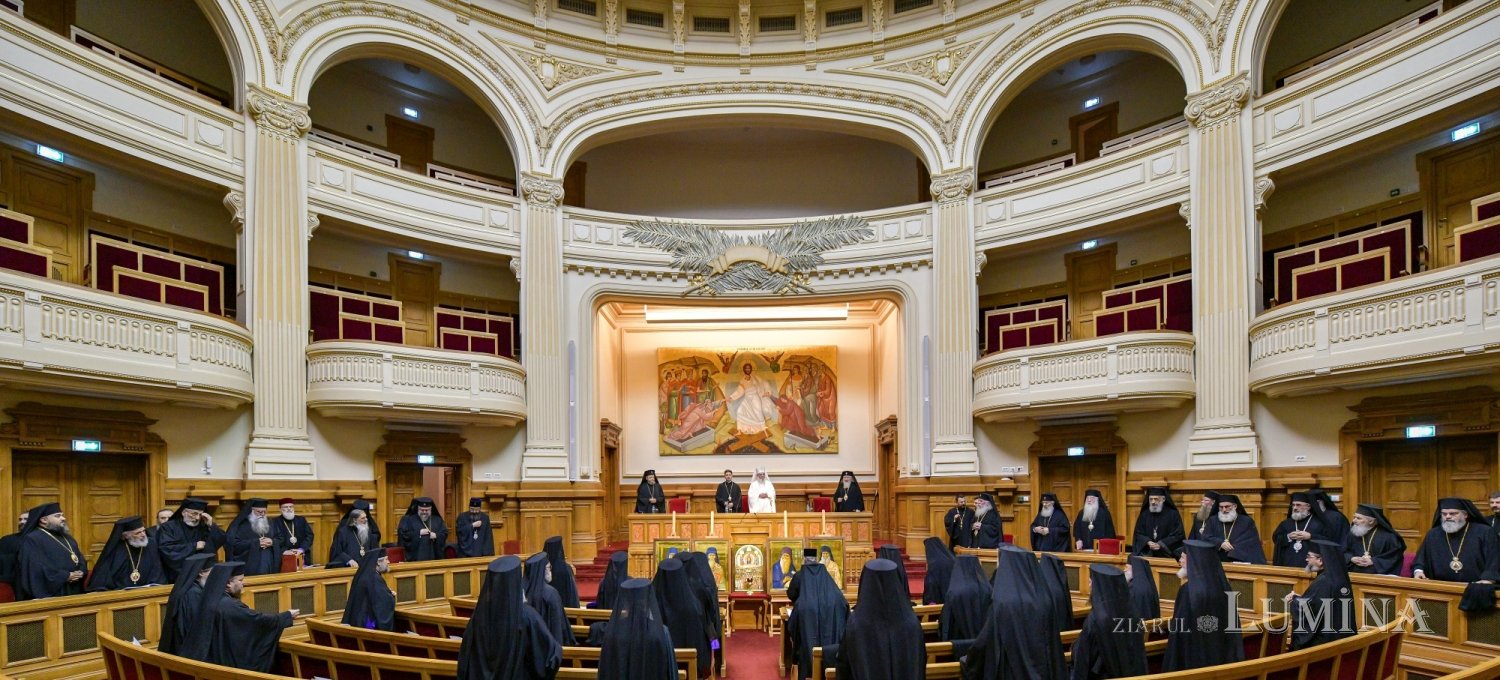 Foto: Ziarul Lumina / Luigi Ivanciu Ședința de lucru a Sfântului Sinod: A fost abordat subiectul înscrierii în calendar a doi cuvioși români athoniți canonizați de Patriarhia Ecumenică