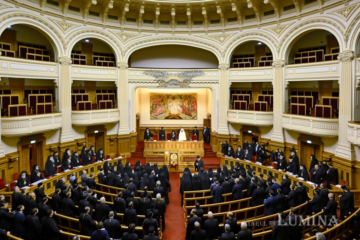Ședință solemnă a Sfântului Sinod în prezența Patriarhului Ecumenic Bartolomeu I / Foto: Luigi Ivanciu - ziarullumina.ro Ședință solemnă a Sfântului Sinod în prezența Patriarhului Ecumenic Bartolomeu I