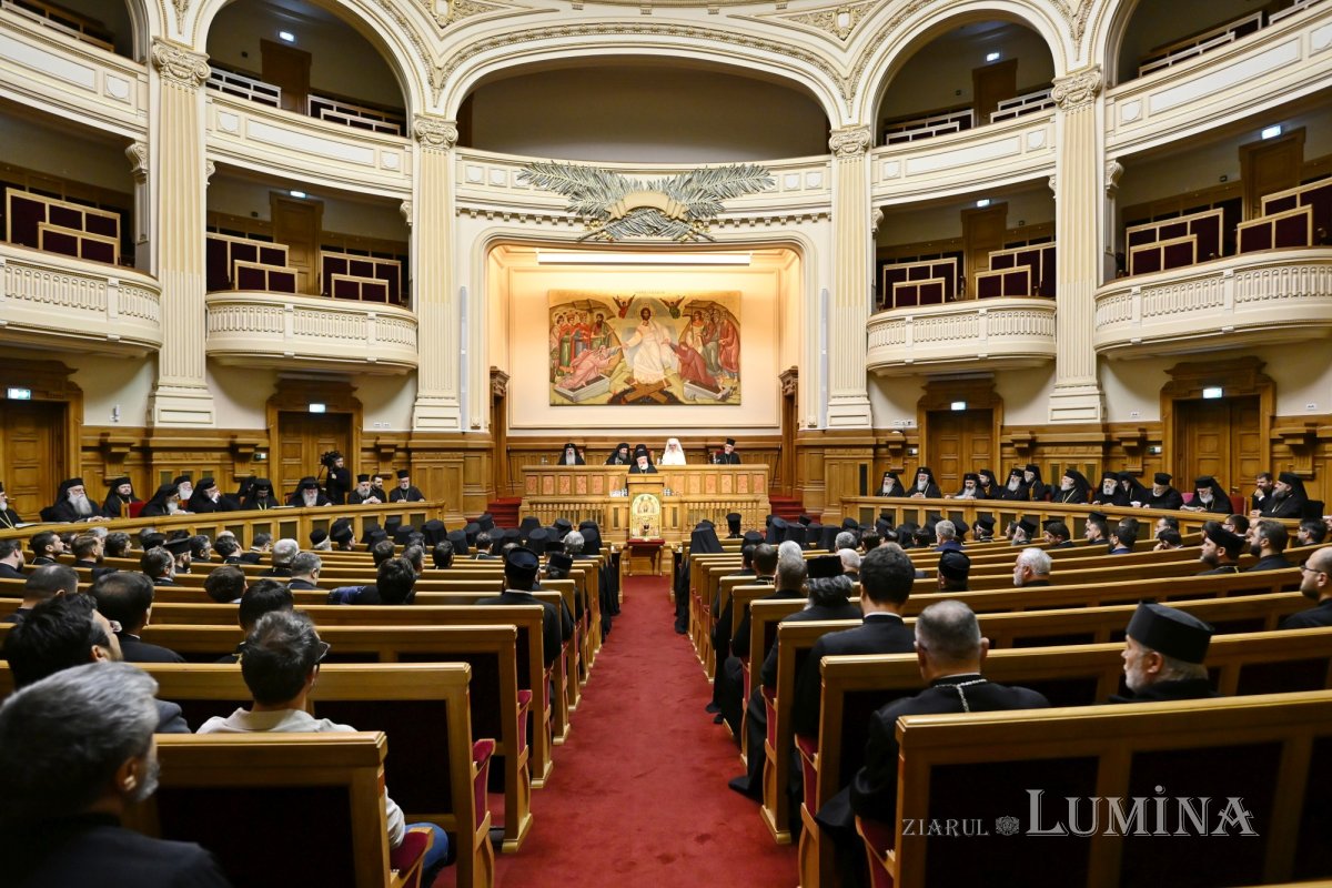 Ședință solemnă a Sfântului Sinod în prezența Patriarhului Ecumenic Bartolomeu I / Foto: Luigi Ivanciu - ziarullumina.ro Ședință solemnă a Sfântului Sinod în prezența Patriarhului Ecumenic Bartolomeu I