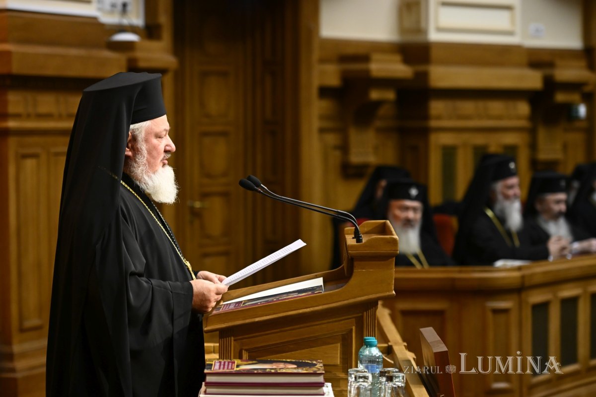 Ședință solemnă a Sfântului Sinod în prezența Patriarhului Ecumenic Bartolomeu I / Foto: Luigi Ivanciu - ziarullumina.ro Ședință solemnă a Sfântului Sinod în prezența Patriarhului Ecumenic Bartolomeu I