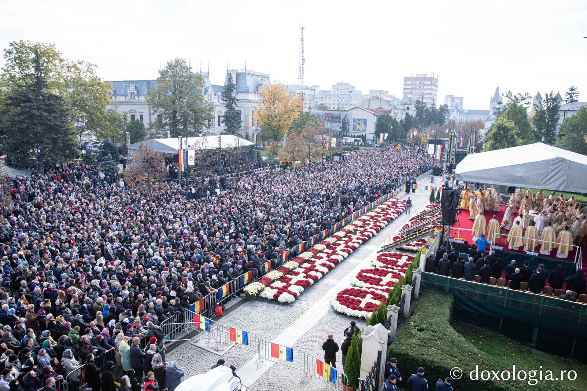 Bucuria credinței la Iași – Sfânta Liturghie în cinstea Sfintei Parascheva și a Sfântului Grigorie Palama, 2025