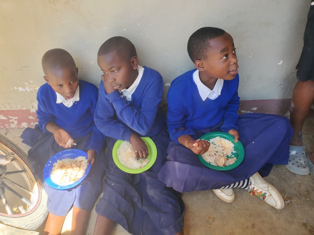 Hram la biserica mică a Centrului Misionar din Kidamali