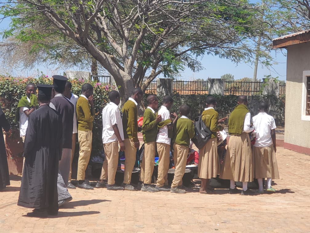 Hram la biserica mică a Centrului Misionar din Kidamali