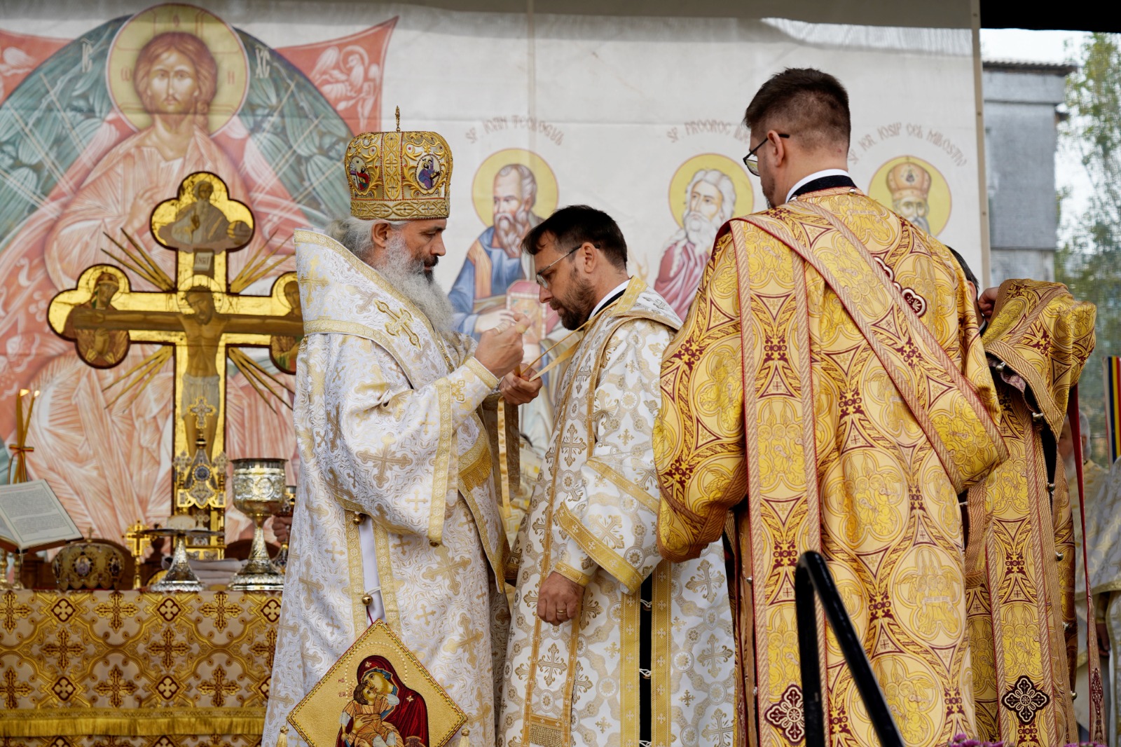 După aproape 35 de ani de lucrări, Biserica „Adormirea Maicii Domnului” Galata a primit veșmânt nou de har