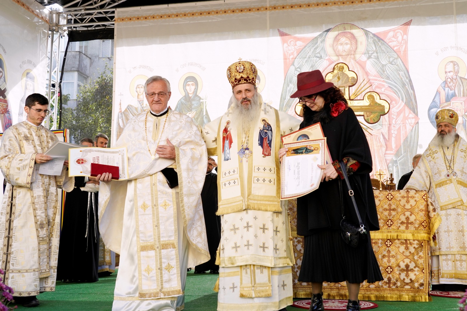 După aproape 35 de ani de lucrări, Biserica „Adormirea Maicii Domnului” Galata a primit veșmânt nou de har