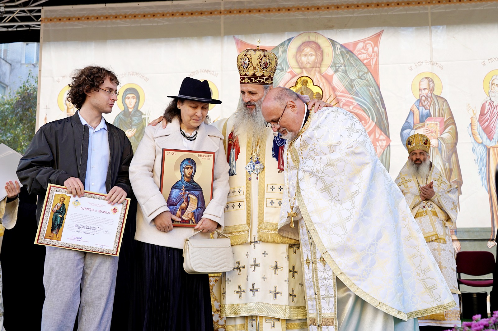 După aproape 35 de ani de lucrări, Biserica „Adormirea Maicii Domnului” Galata a primit veșmânt nou de har