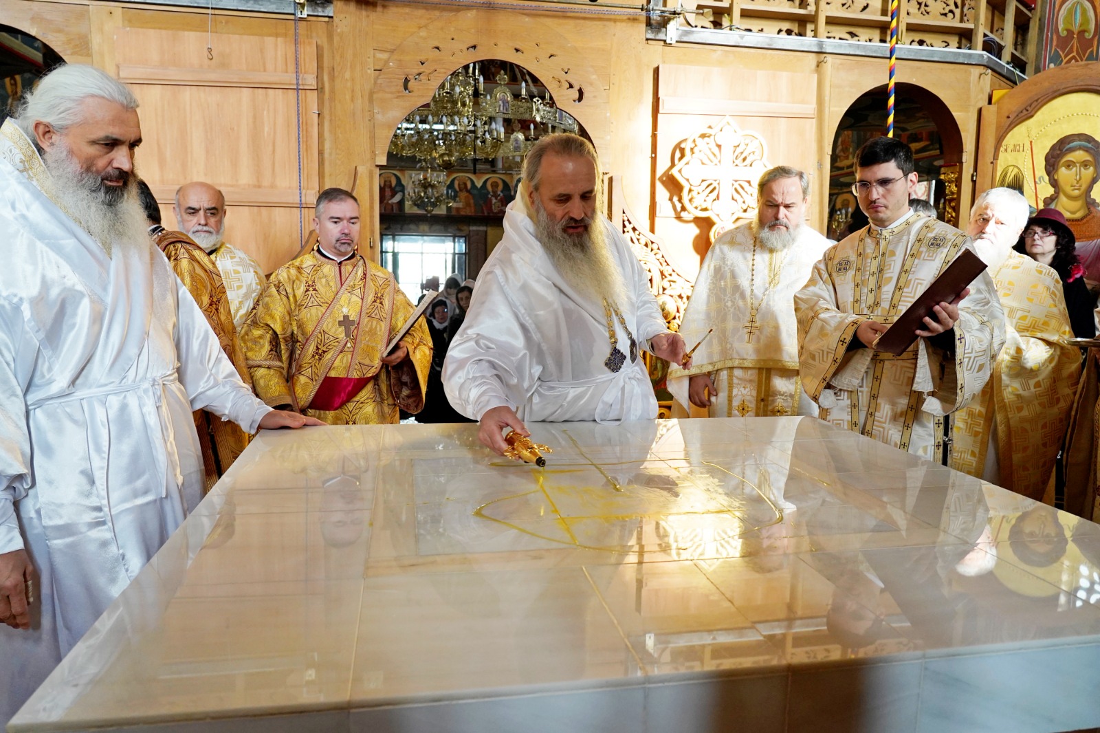 După aproape 35 de ani de lucrări, Biserica „Adormirea Maicii Domnului” Galata a primit veșmânt nou de har