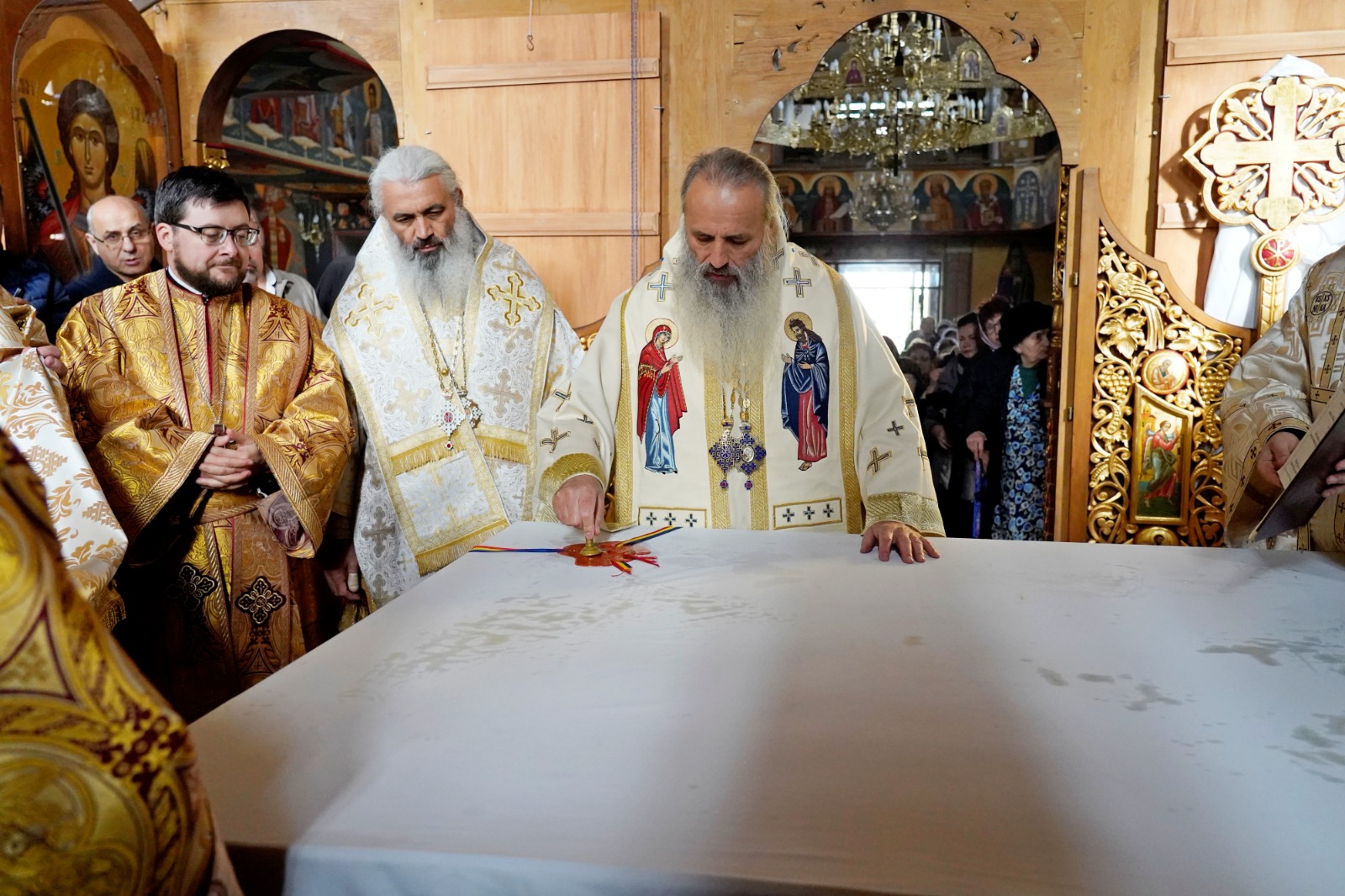 După aproape 35 de ani de lucrări, Biserica „Adormirea Maicii Domnului” Galata a primit veșmânt nou de har