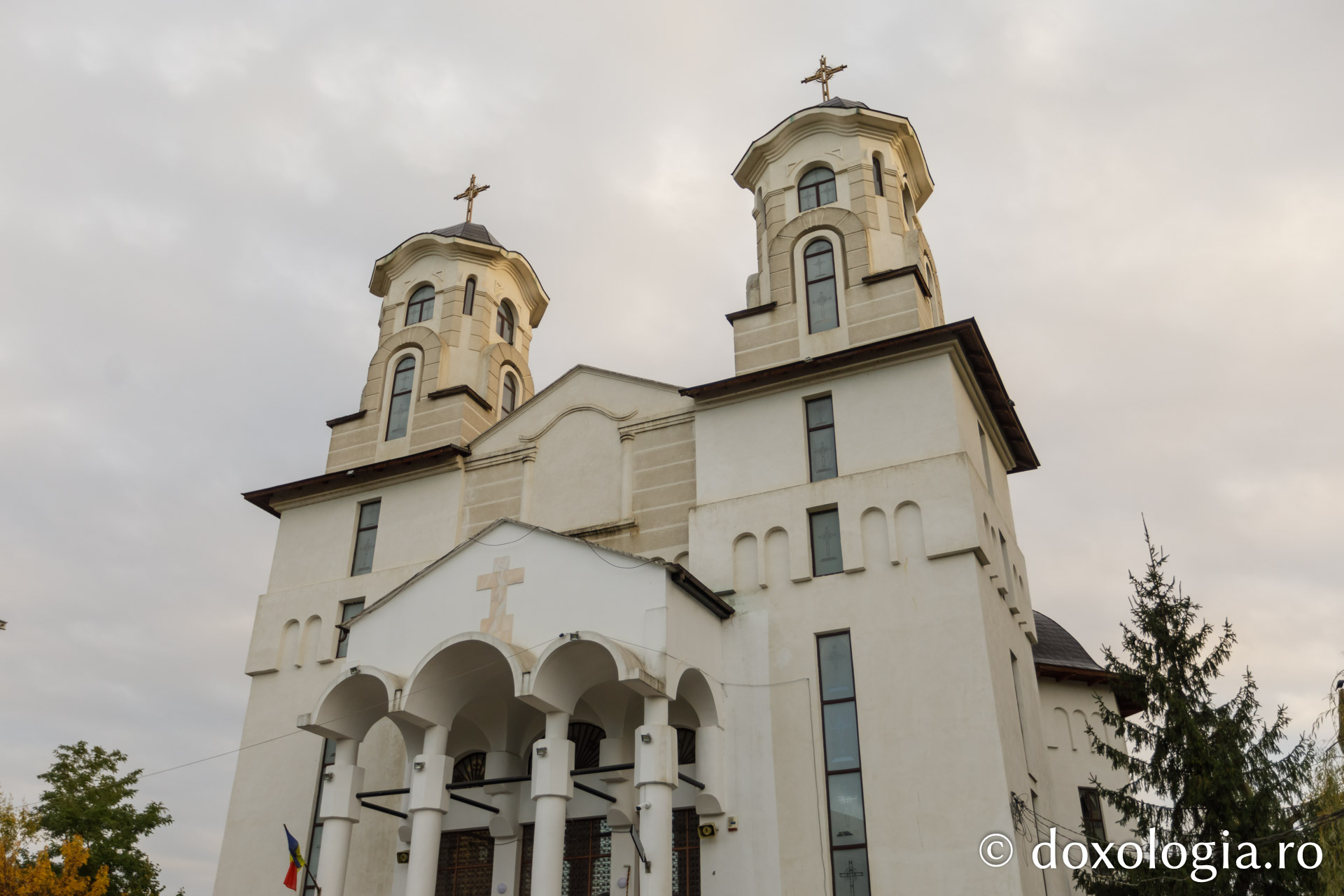 Biserica „Sfânta Vineri” din Iași, sfințită de doi ierarhi
