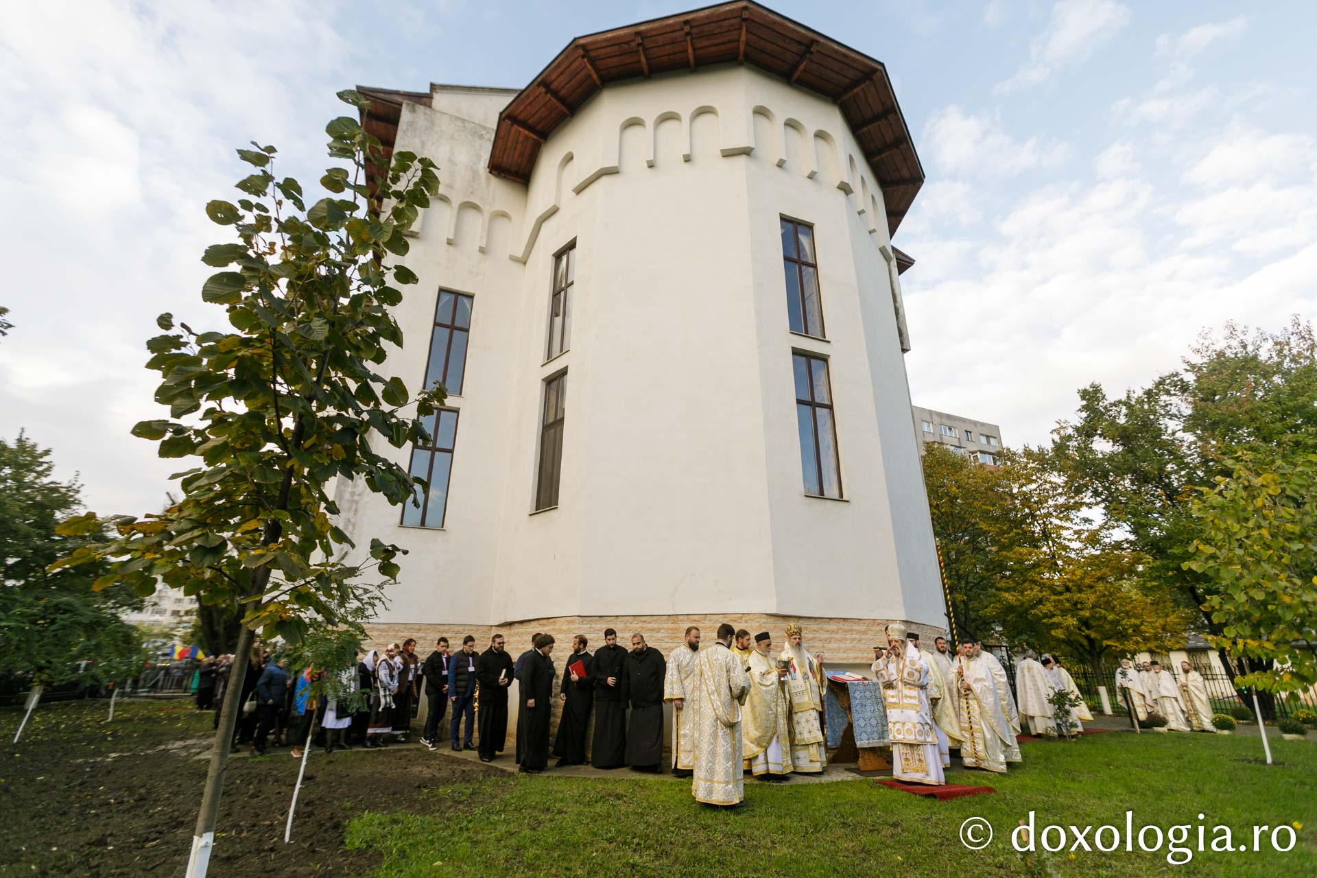 Sfințirea Bisericii „Sfânta Vineri și Sfântul Ierarh Alexandru” din Iași / Foto: pr. Silviu Cluci Sfințirea Bisericii „Sfânta Vineri și Sfântul Ierarh Alexandru” din Iași