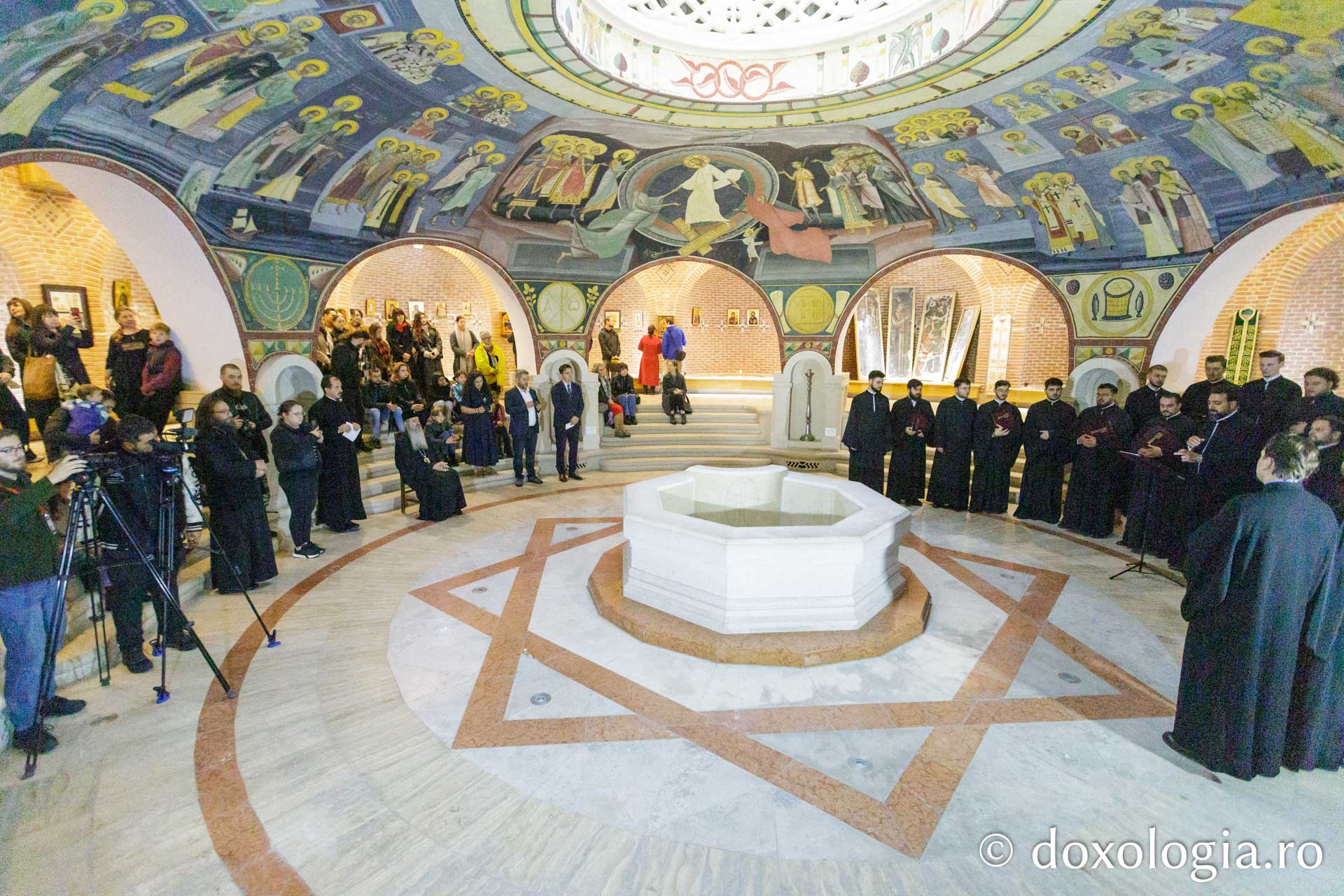 „Veronica” – Expoziție caritabilă de icoane, ediția a III-a, dedicată finalizării celei de-a 272-a case a Asociației „Glasul Vieții”