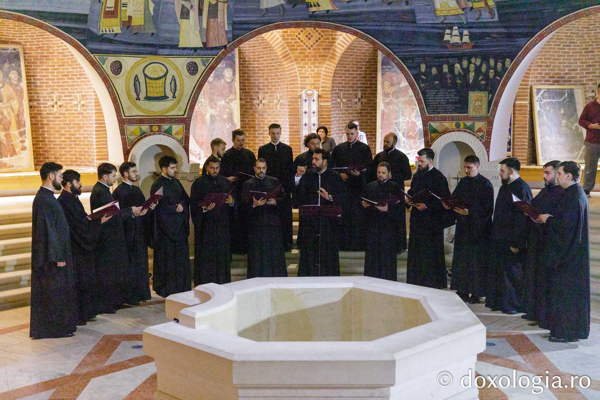 „Veronica” – Expoziție caritabilă de icoane, ediția a III-a, dedicată finalizării celei de-a 272-a case a Asociației „Glasul Vieții”