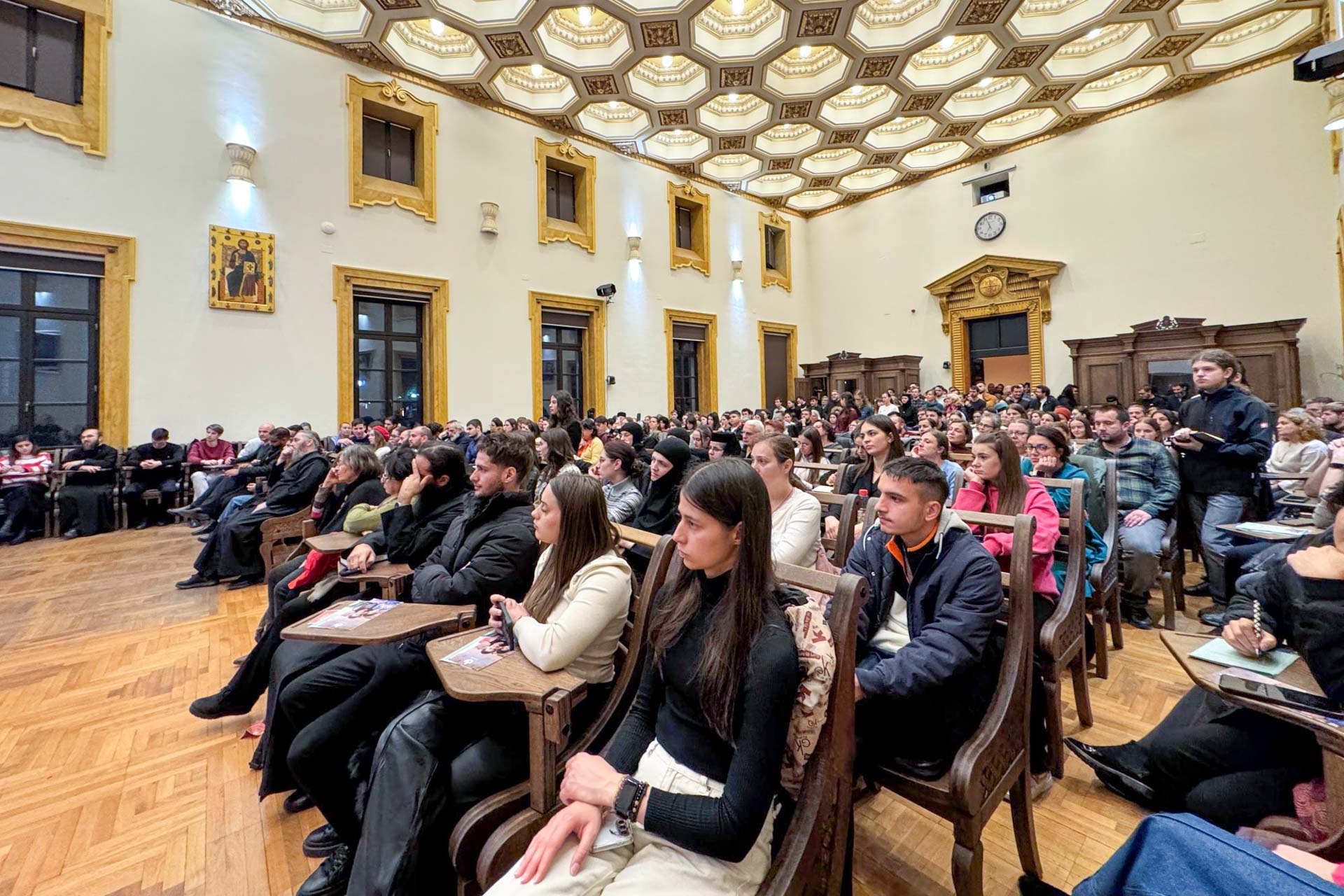 Zile de dialog și întărire duhovnicească la Iași, alături de Pr. Ierom. Nikolai Sakharov, nepotul Sfântului Sofronie de la Essex Zile de dialog și întărire duhovnicească la Iași, alături de Pr. Ierom. Nikolai Sakharov, nepotul Sfântului Sofronie de la Essex