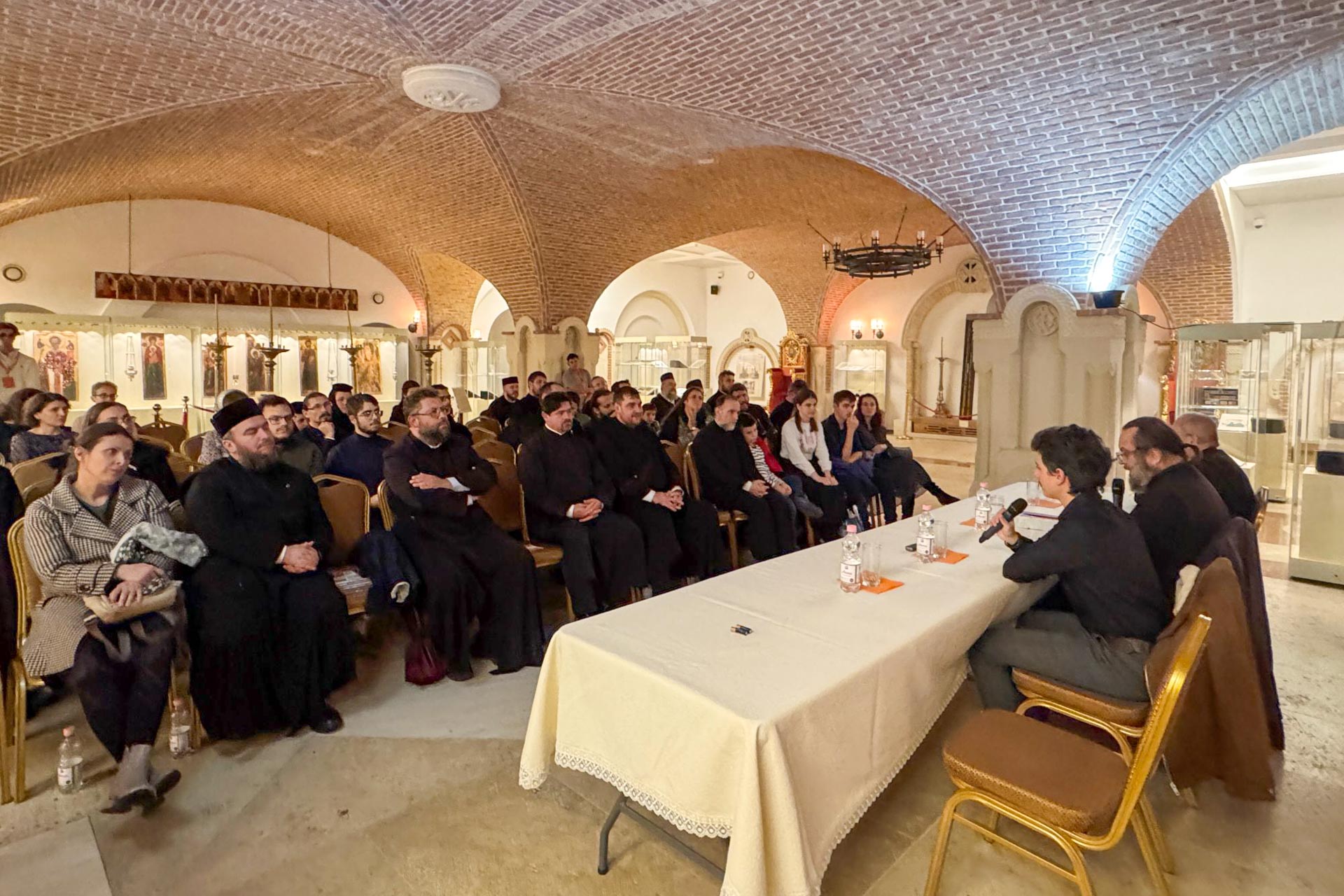 Zile de dialog și întărire duhovnicească la Iași, alături de Pr. Ierom. Nikolai Sakharov, nepotul Sfântului Sofronie de la Essex Zile de dialog și întărire duhovnicească la Iași, alături de Pr. Ierom. Nikolai Sakharov, nepotul Sfântului Sofronie de la Essex